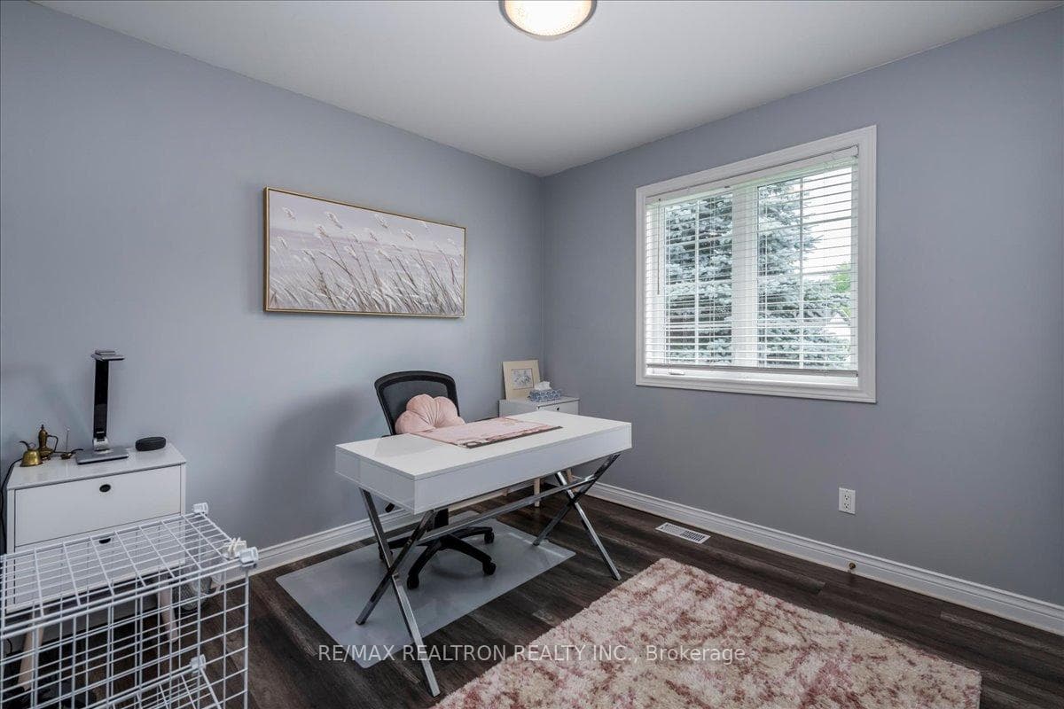 4 Templeton Drive photo 16