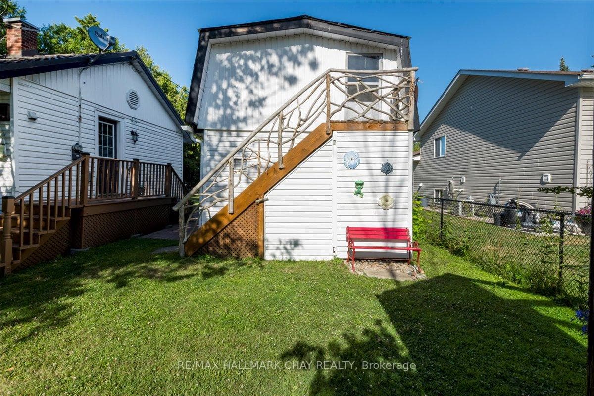 930 Gilmore Avenue photo 15