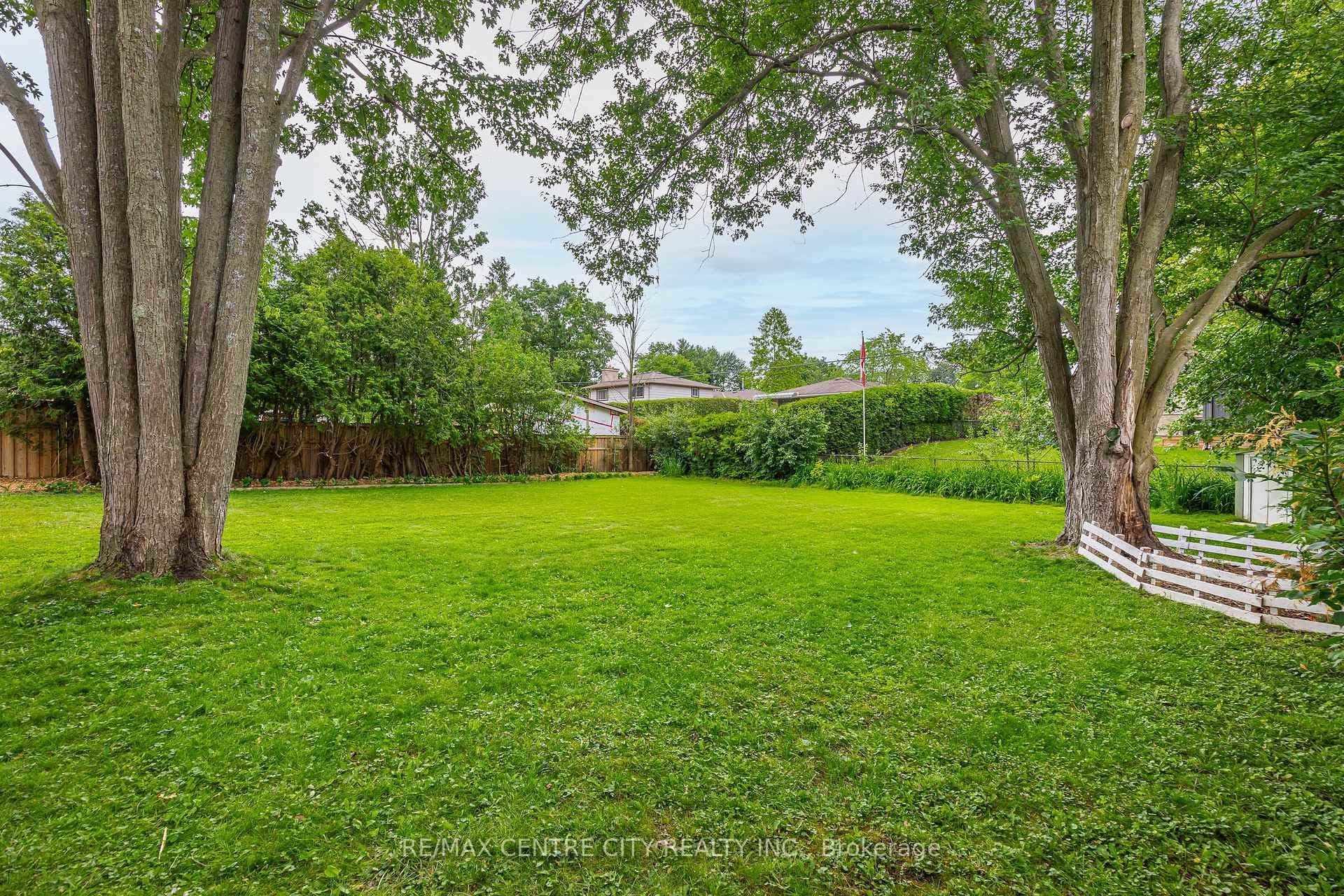 580 Salway Street photo 40