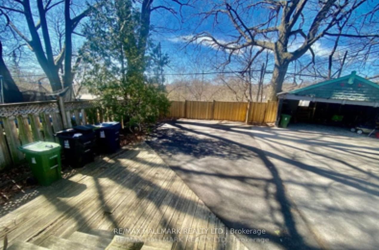 228 Gainsborough Road photo 20