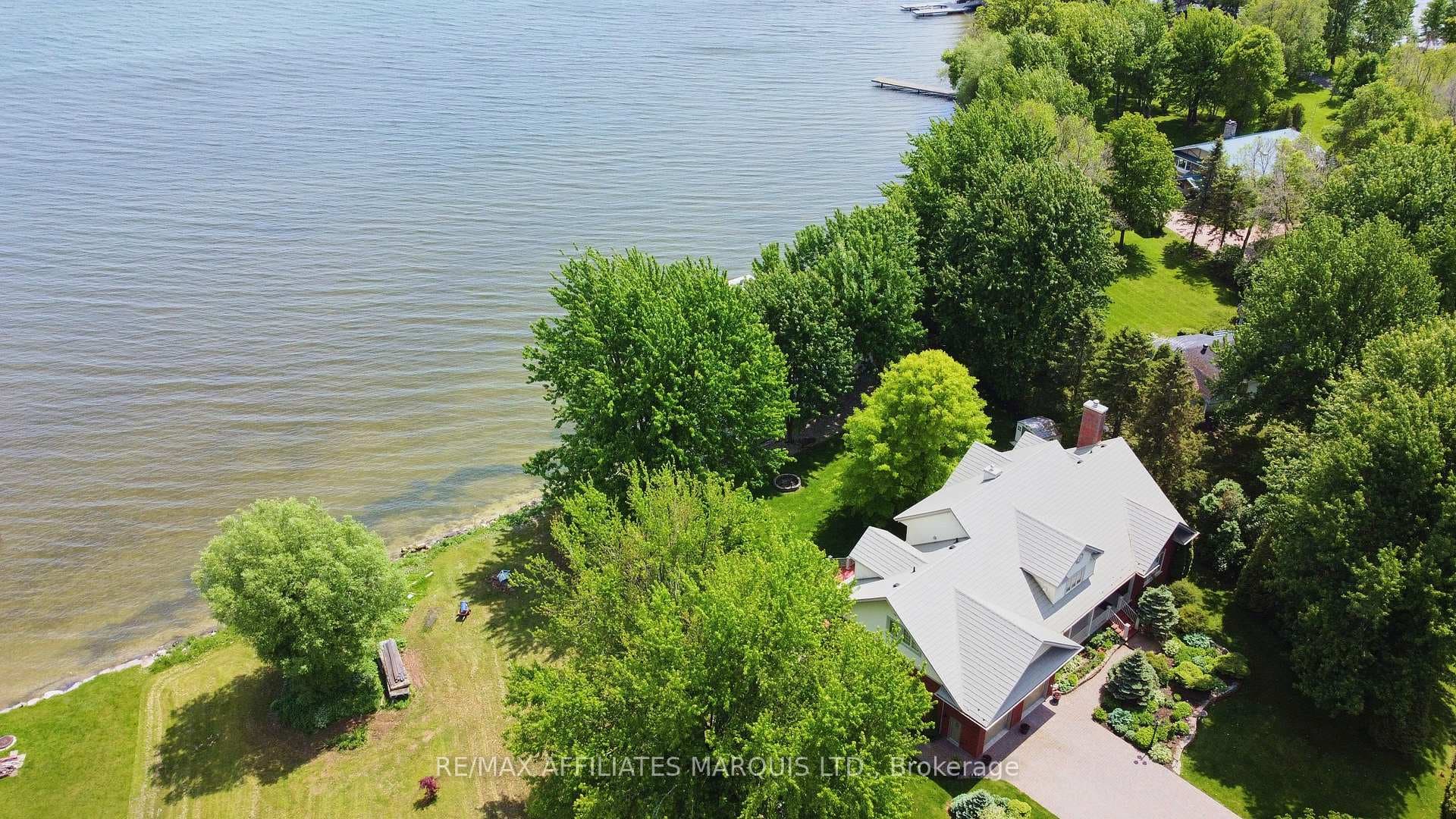 20562 Old Montreal Road photo 46