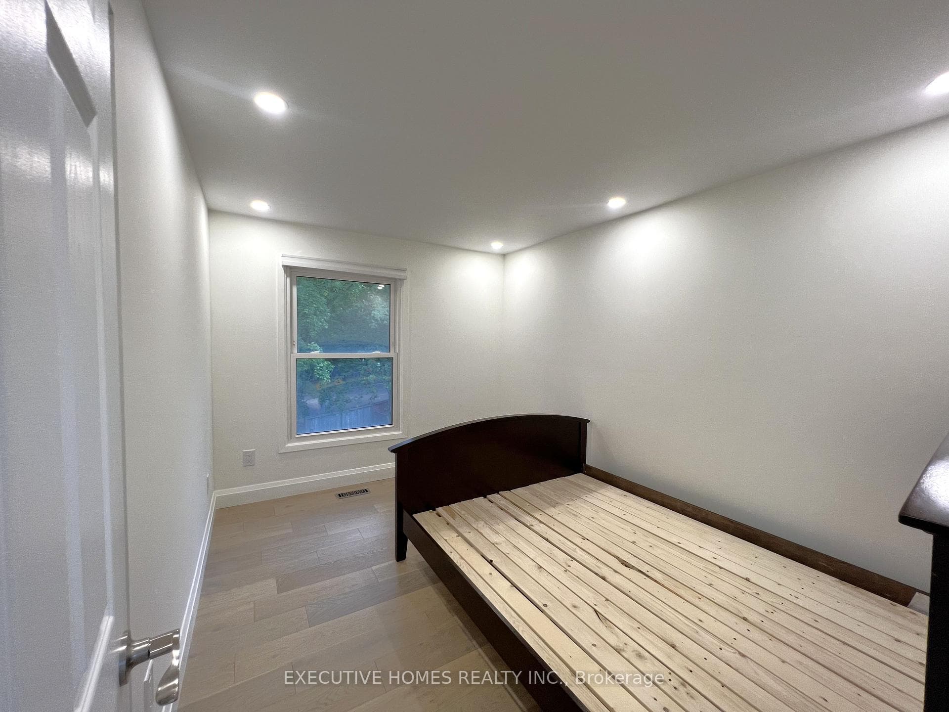 962 Raintree Lane photo 12