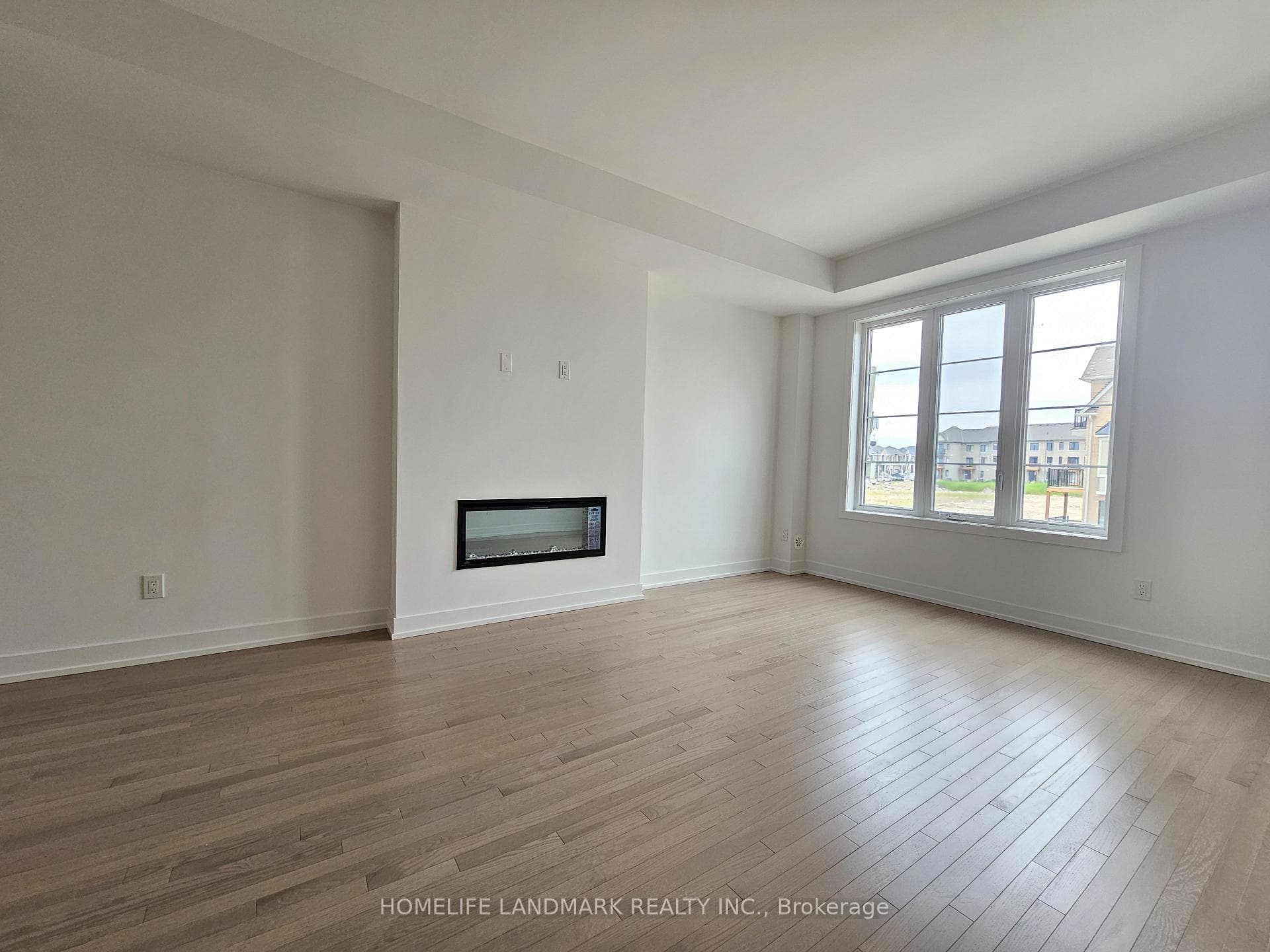 77 Morrison Crescent photo 3