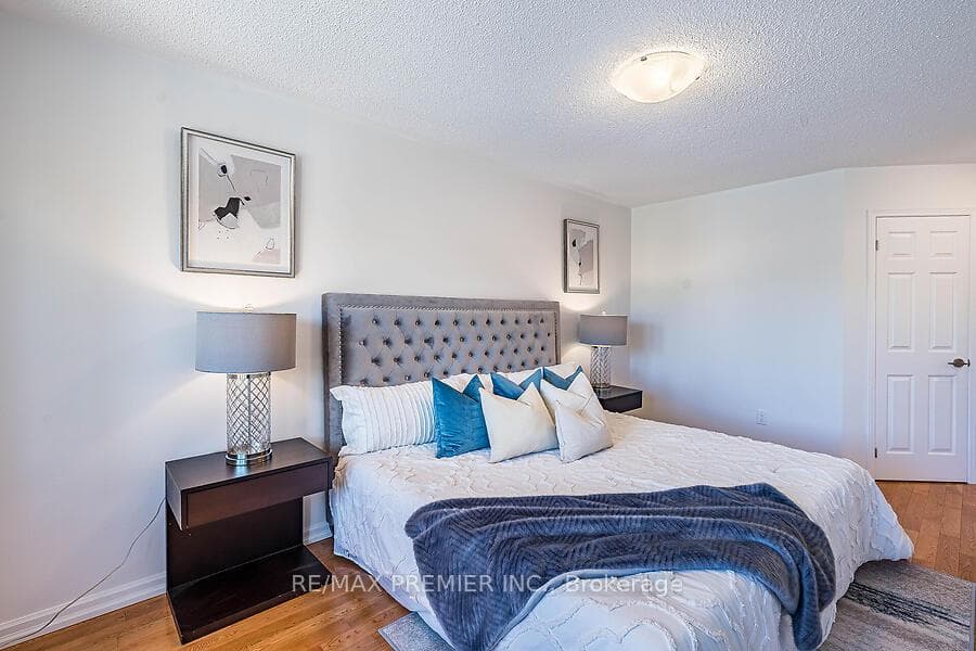 14 Opera Place photo 16