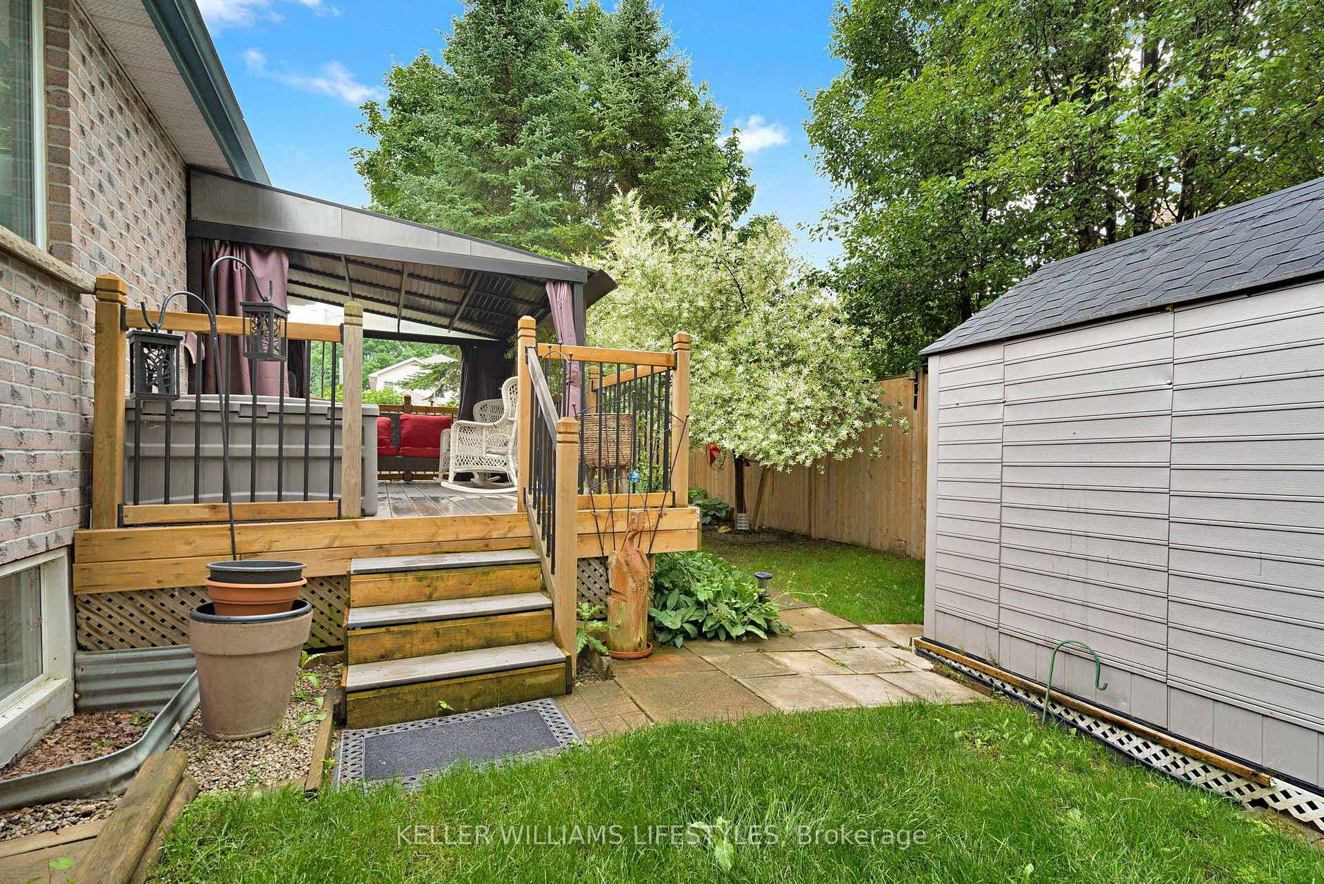 590 SPRUCEWOOD Drive photo 34