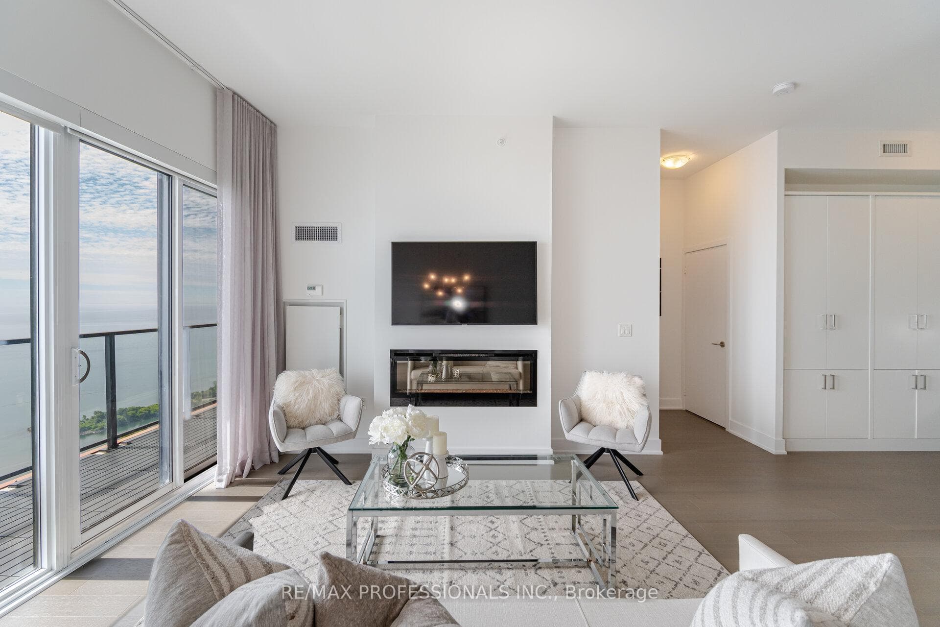 20 Shore Breeze Drive Unit 4706 photo 11