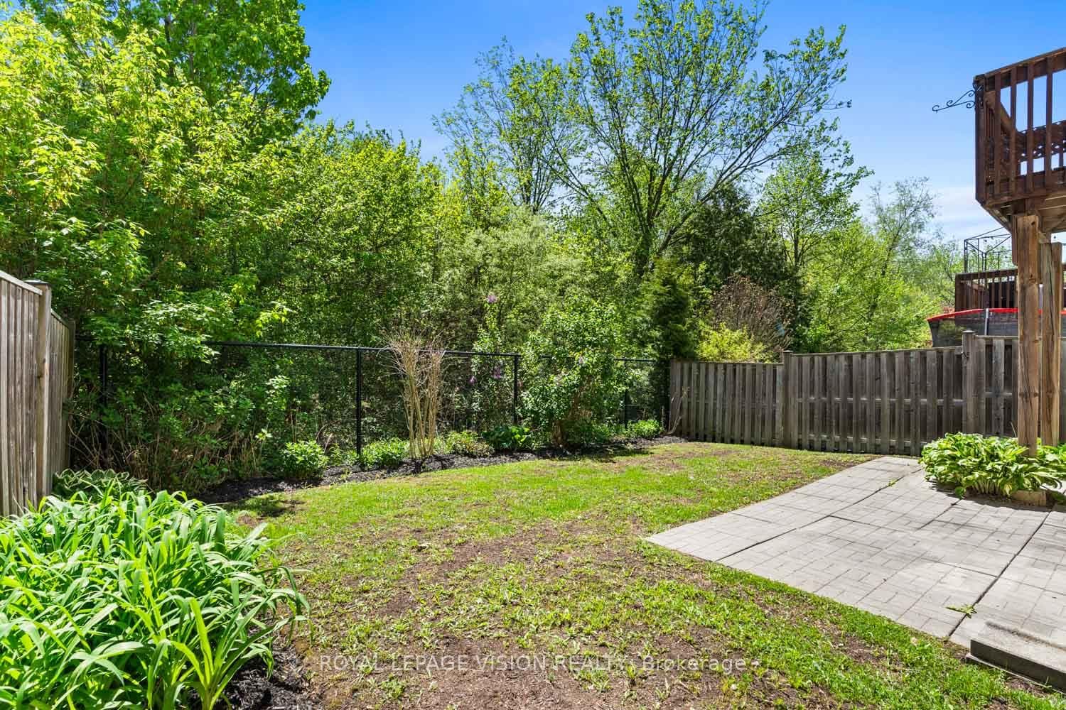 27 Ida Jane Grove photo 9