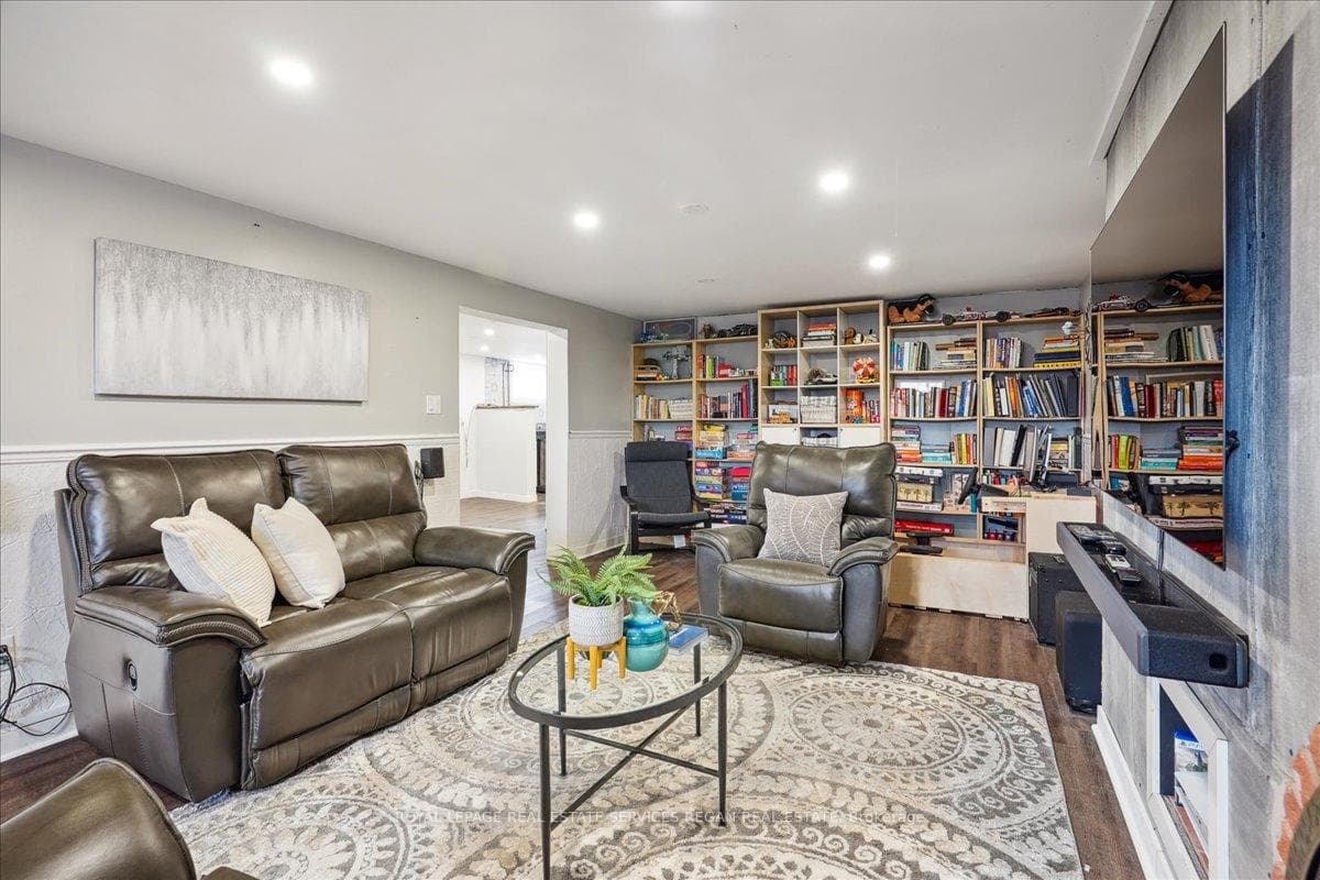 1910 Barsuda Drive photo 27