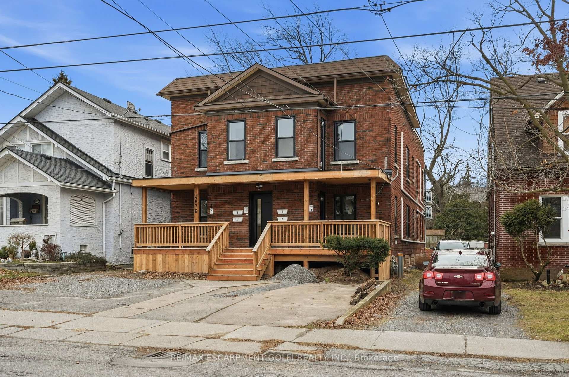4876 Simcoe Street Unit 3 photo 1