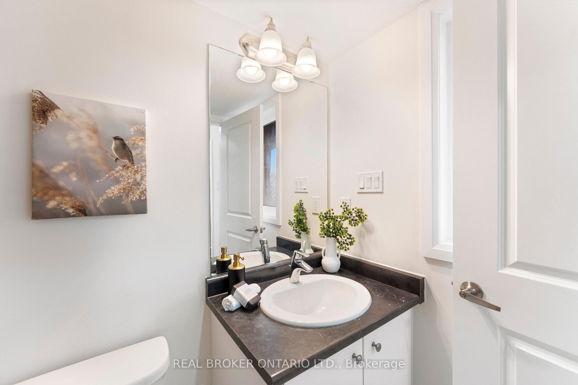 206 London Lane photo 39