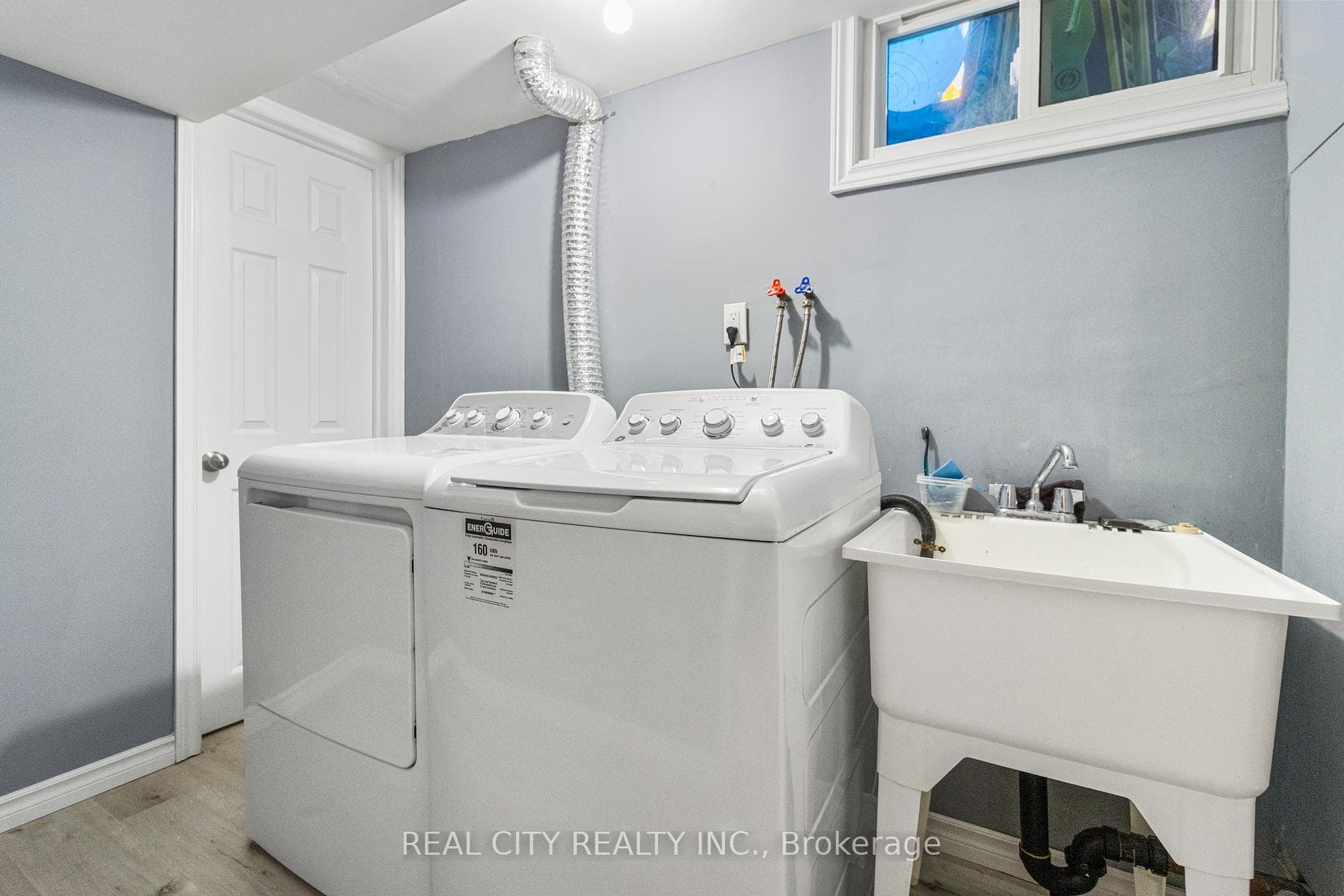 151 Bradley Street photo 19