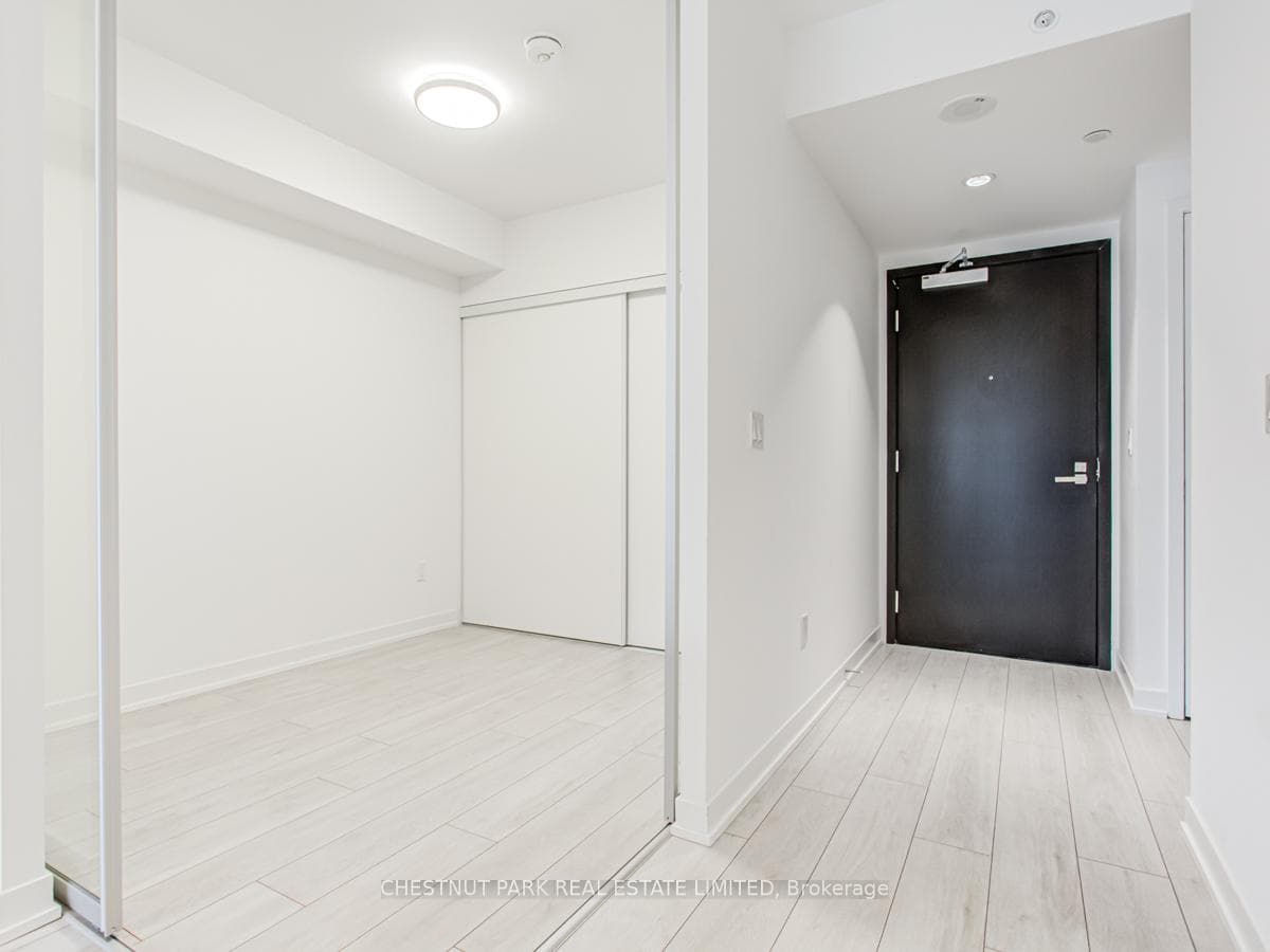 31 Tippett Road Unit 553 photo 4