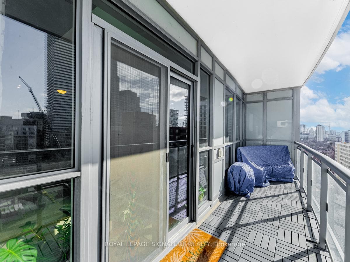 89 Dunfield Avenue Unit 1301 photo 35