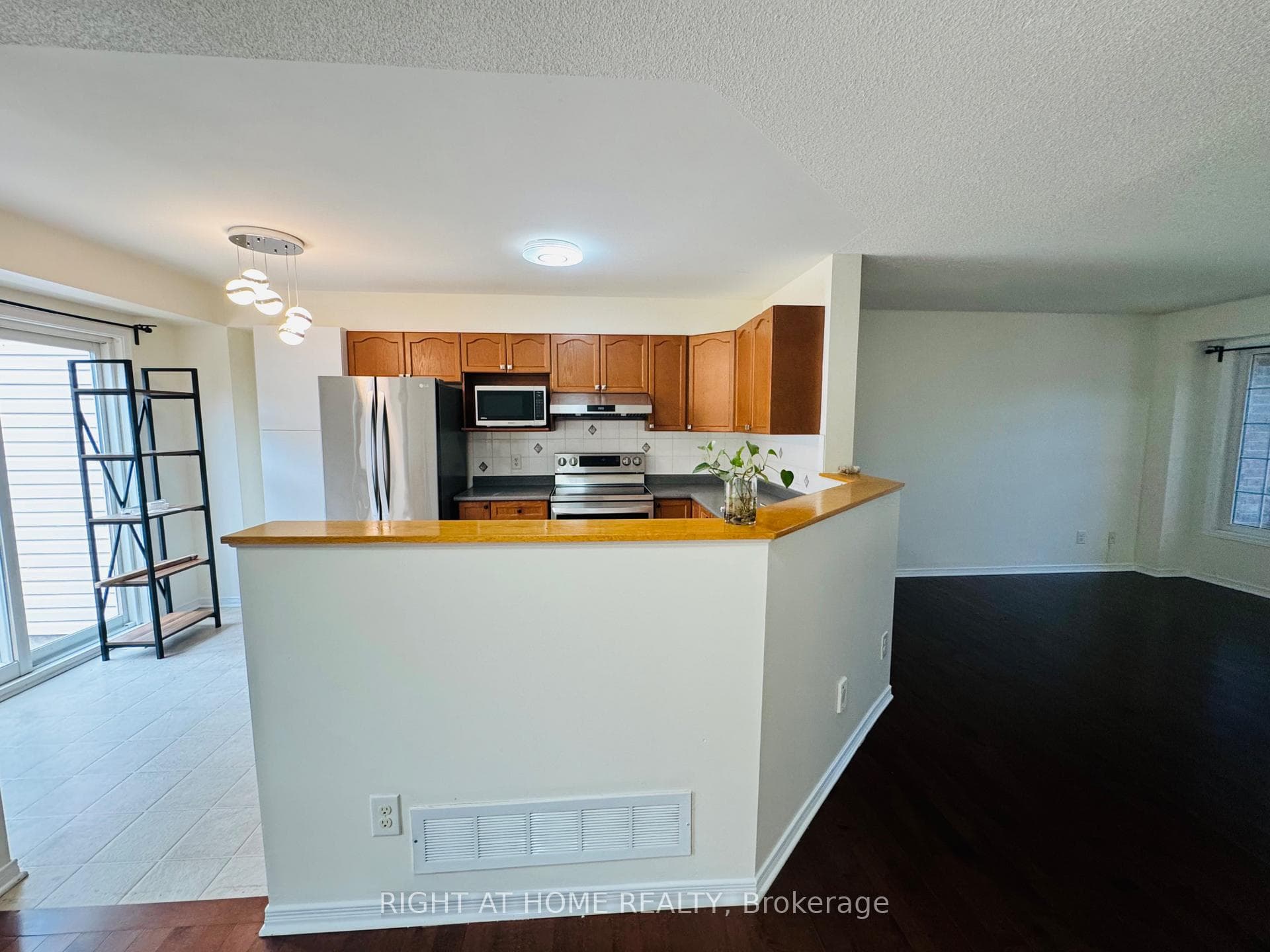 1069 Marconi Avenue photo 11