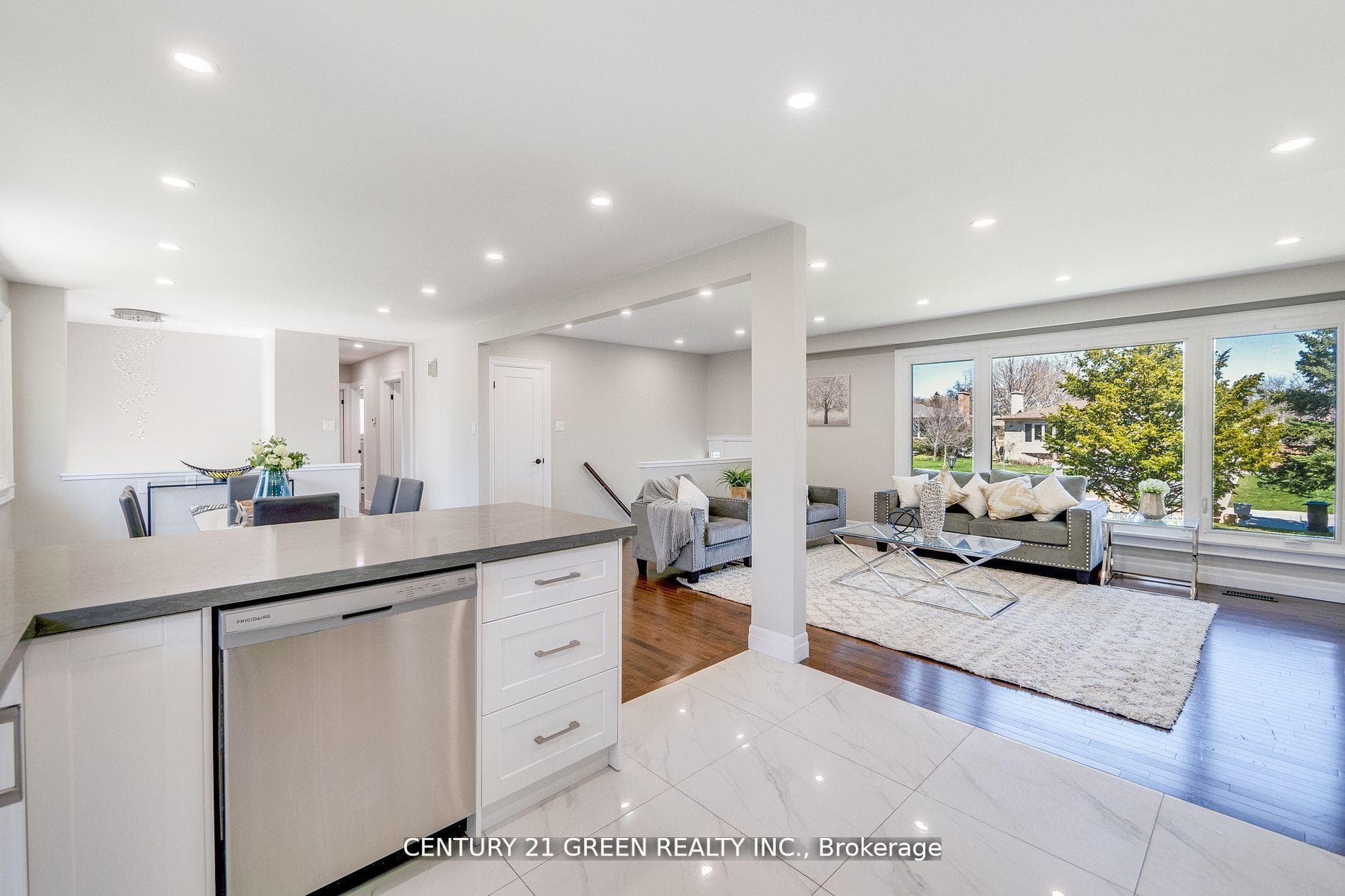 55 Regency Square photo 16