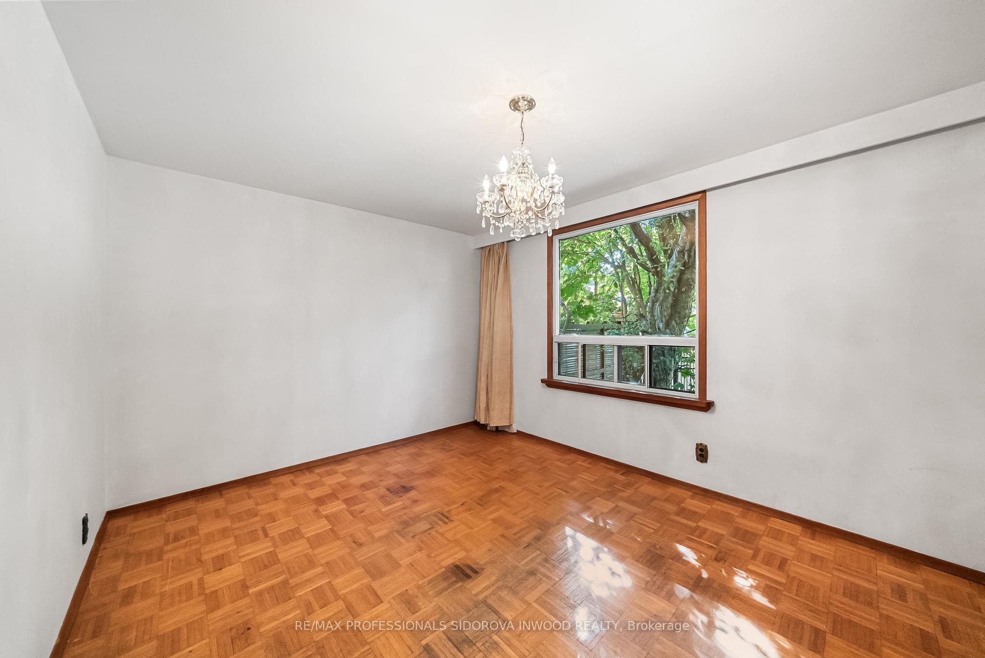 44 Golden Avenue photo 14
