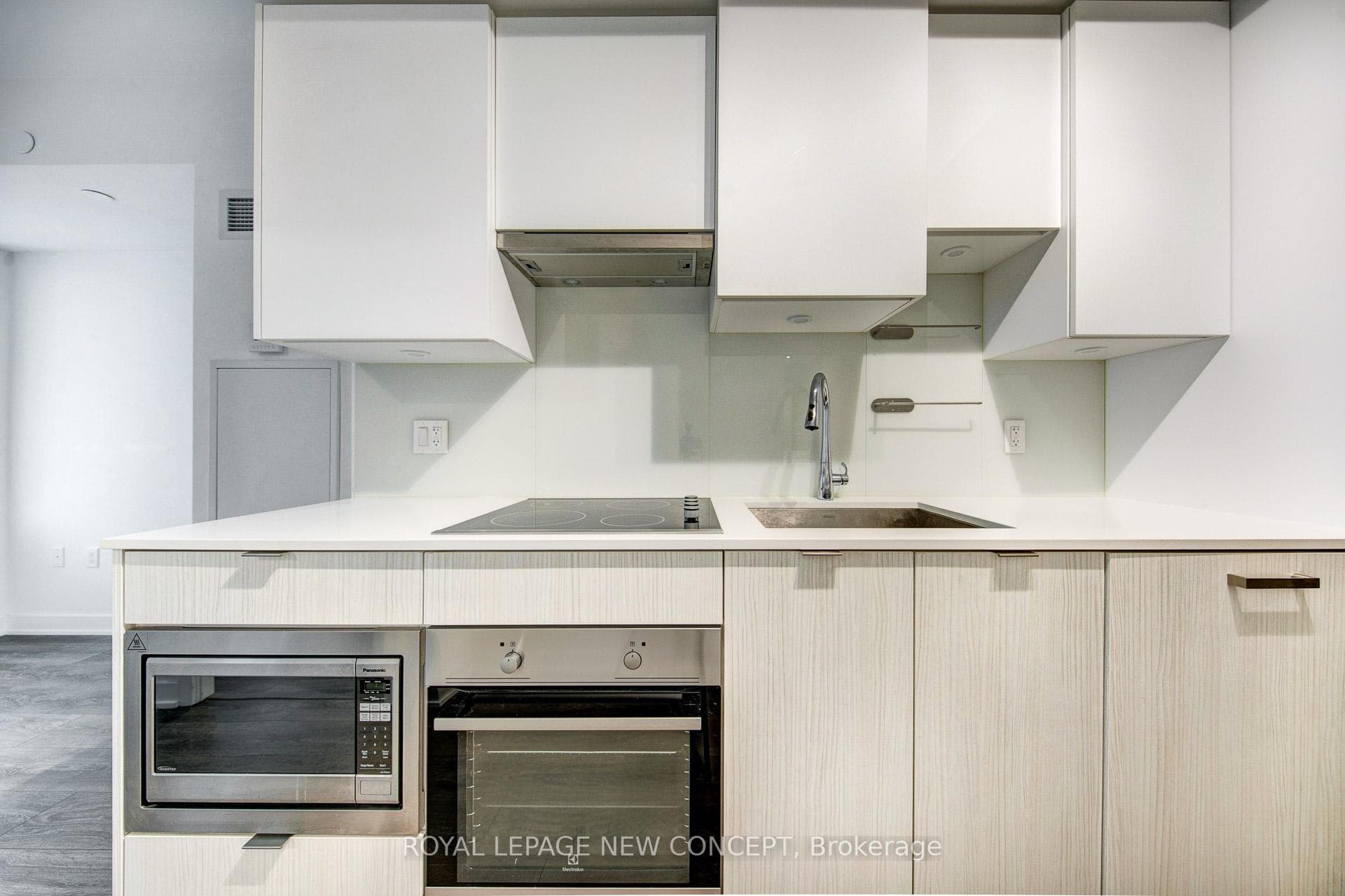 99 Broadway Avenue Unit 3305 photo 3