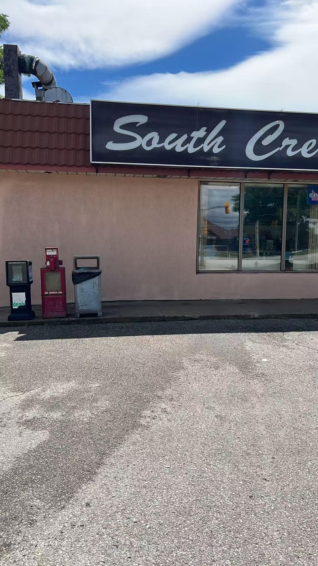 2100 Dundas Street photo 7