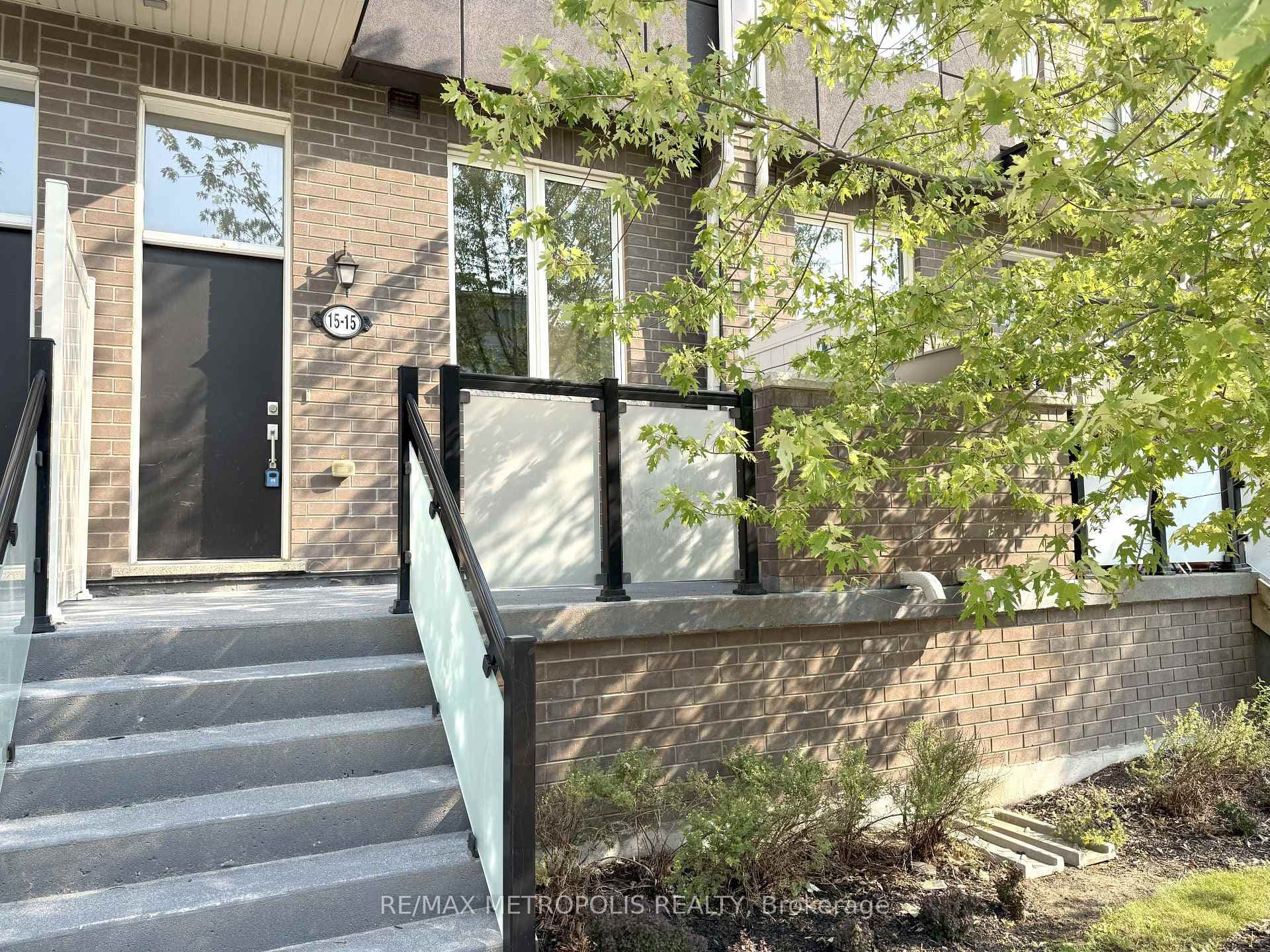15 Heron Park Place Unit 15 photo 2