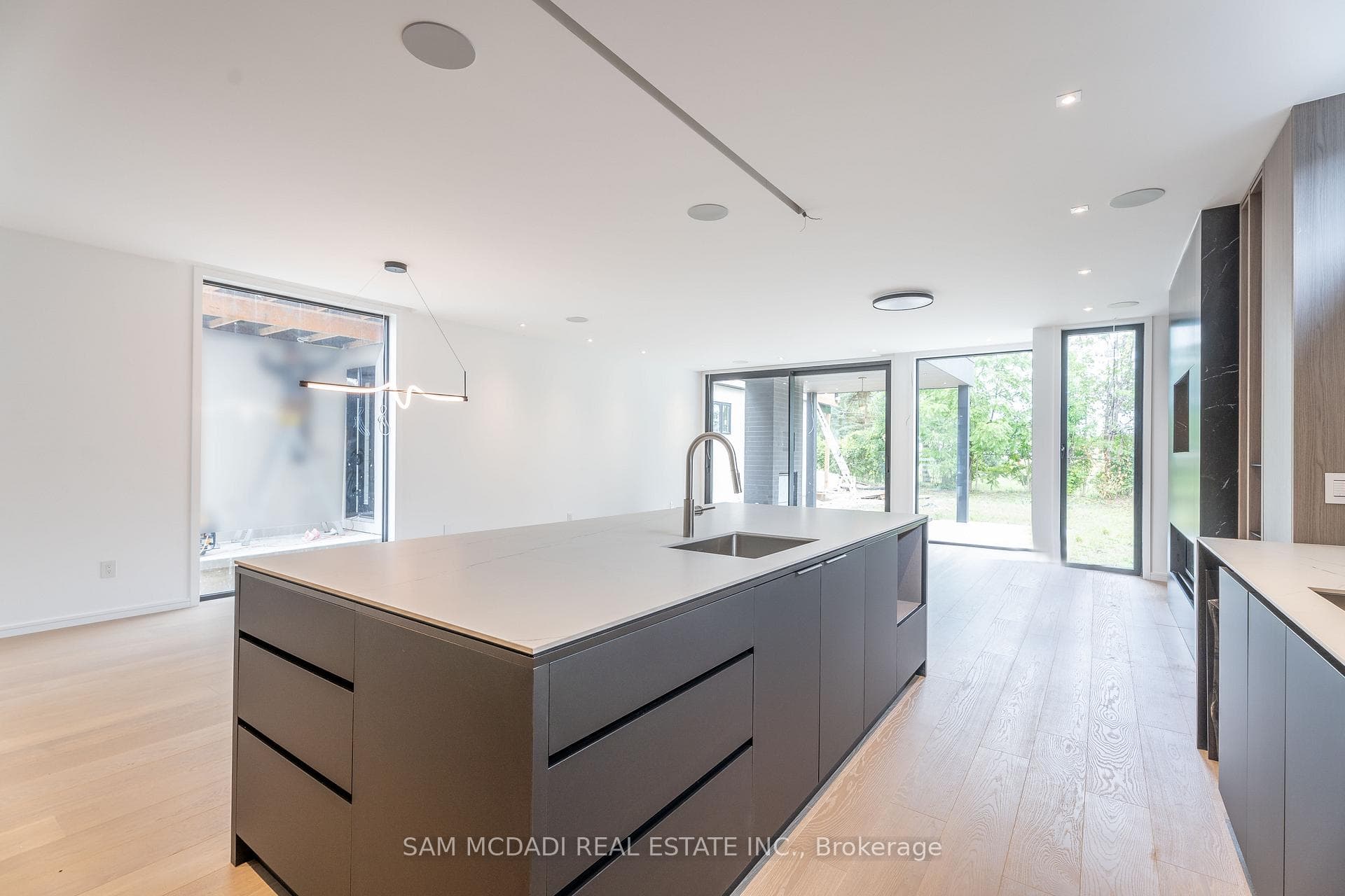 762 Montbeck Crescent photo 6