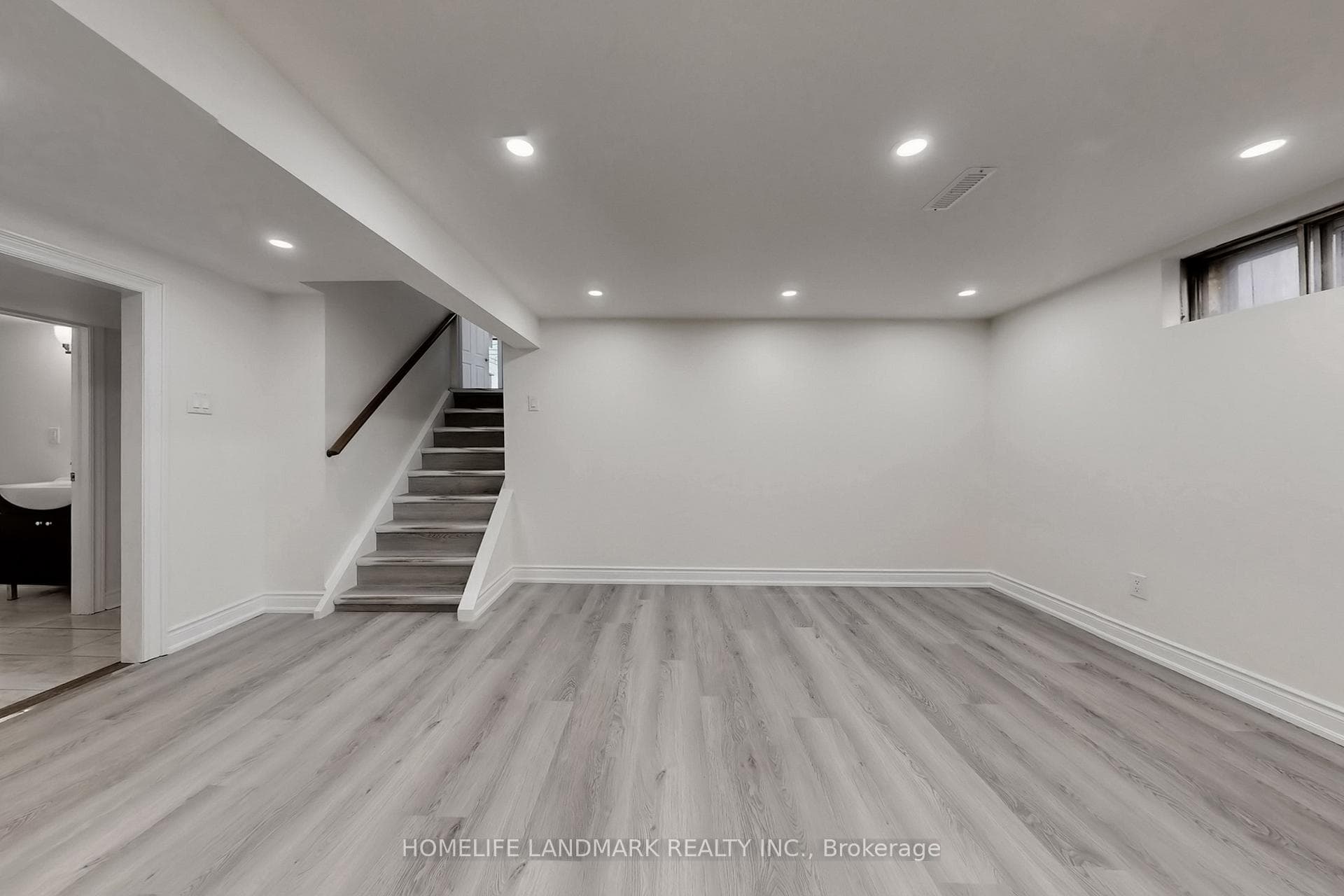38 Pebblehill Square photo 35