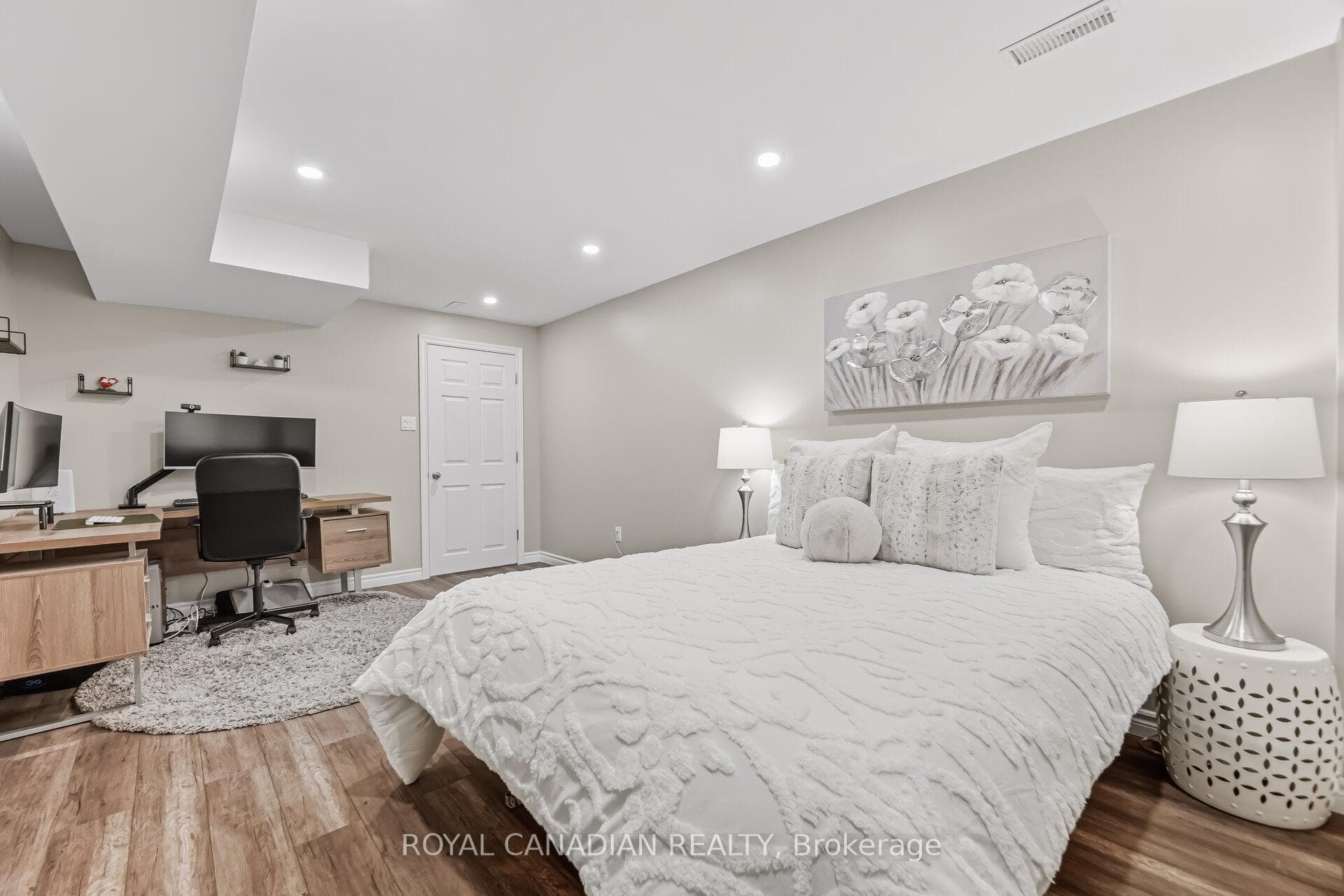 83 Mander Place photo 45