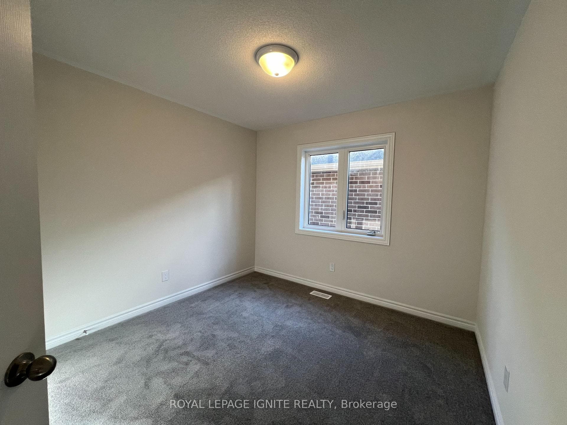 962 Mathew Murray Crescent photo 14