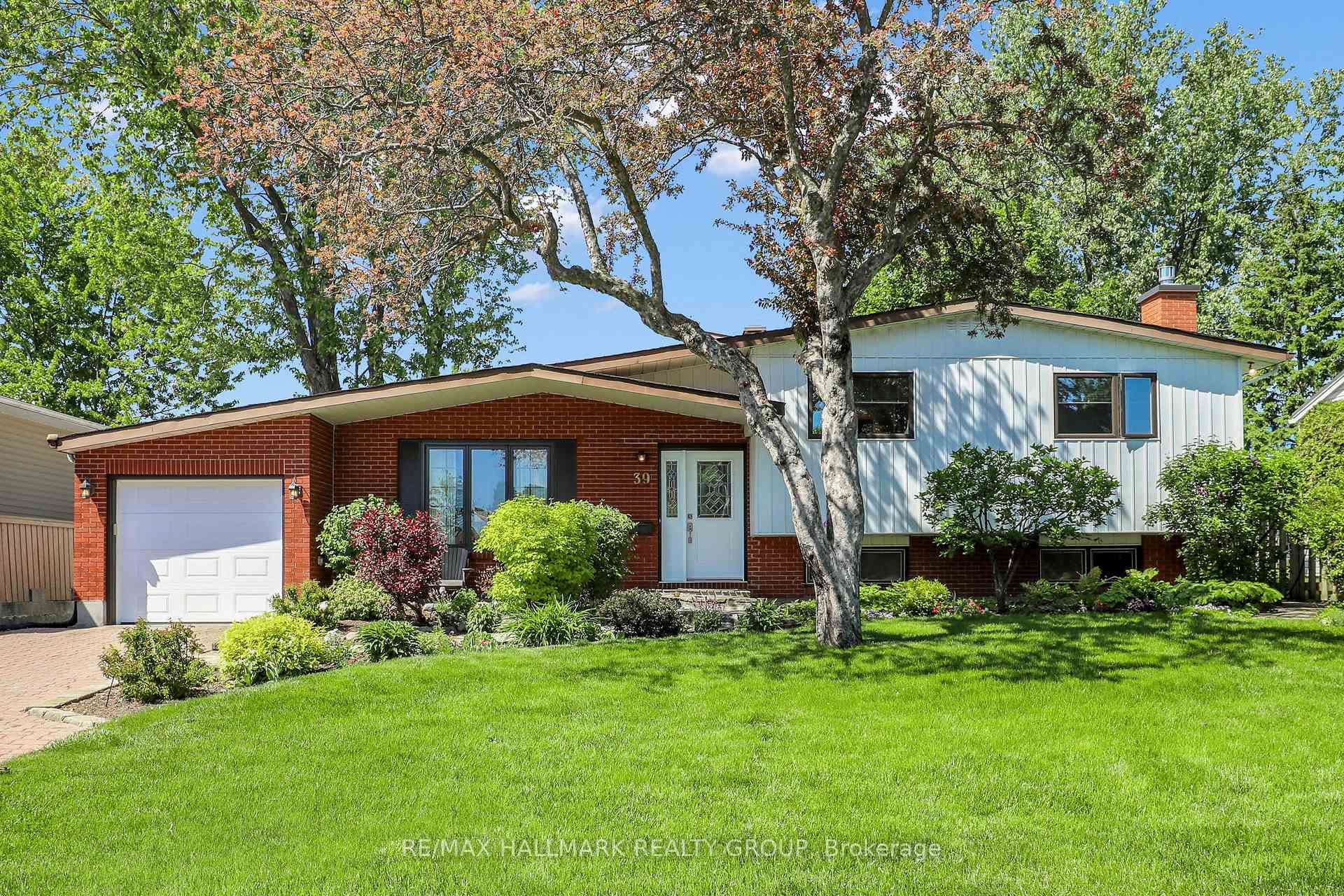 Welcome to 39 Biscayne Crescent