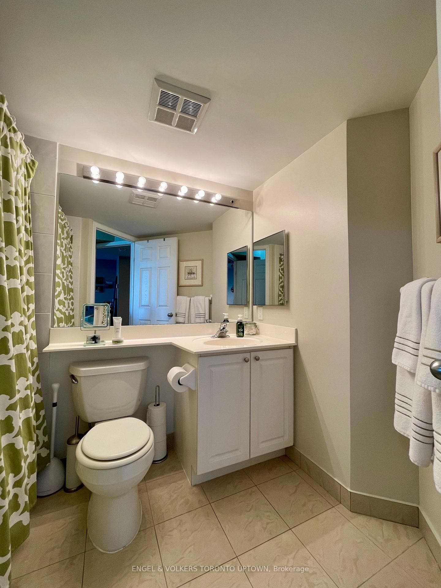 28 Harrison Garden Boulevard Unit 811 photo 20