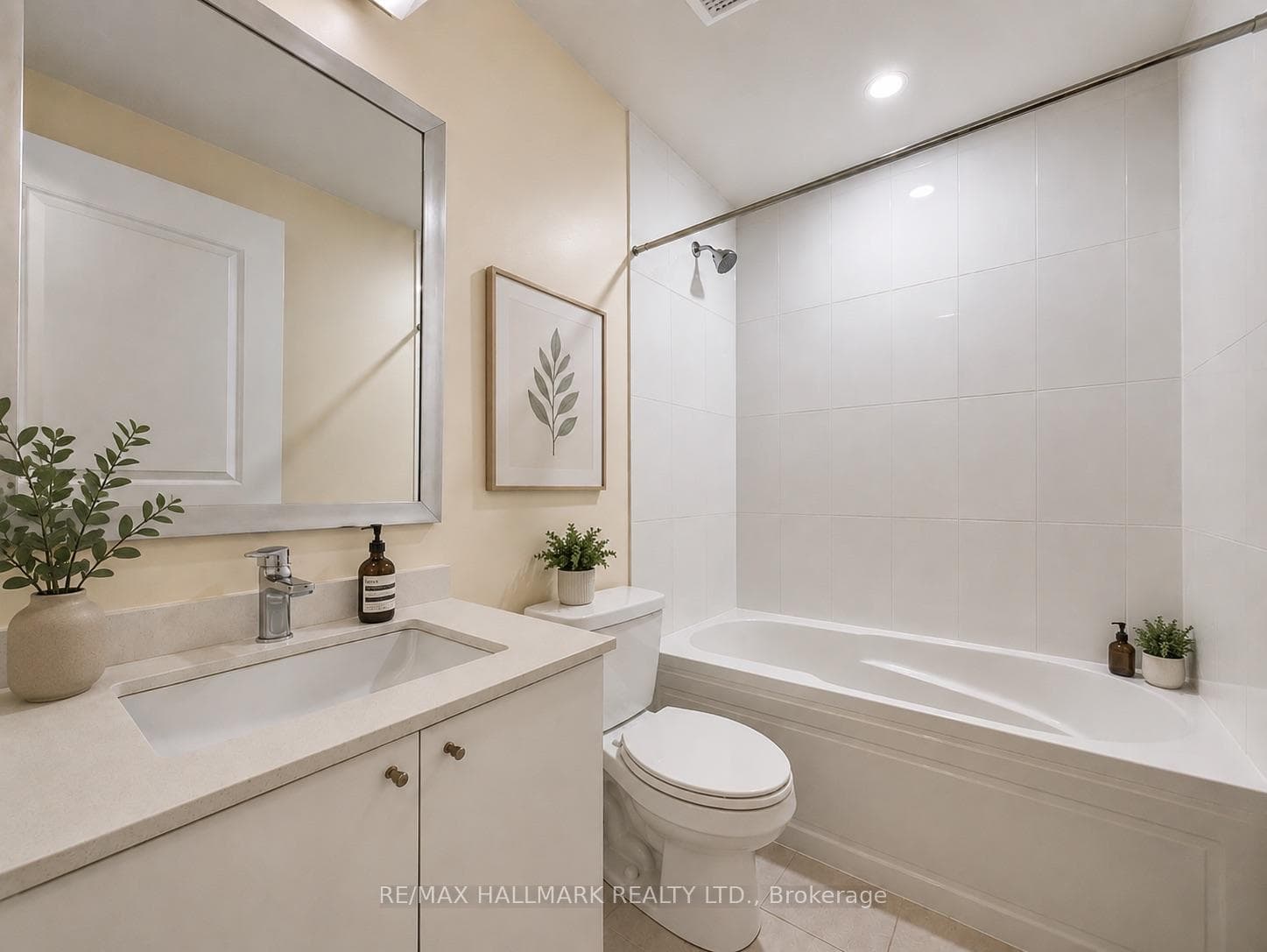 35 Watergarden Drive Unit 1711 photo 6