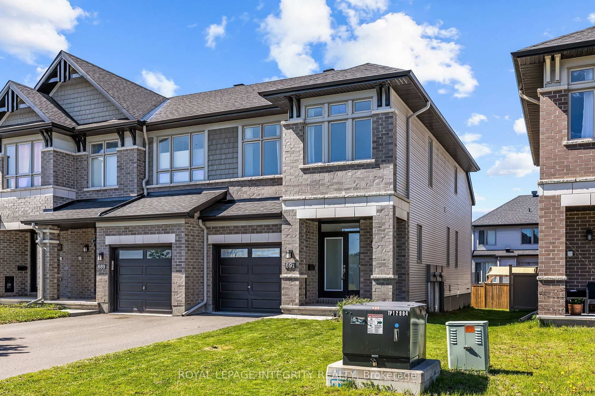 691 Capricorn Circle photo 2