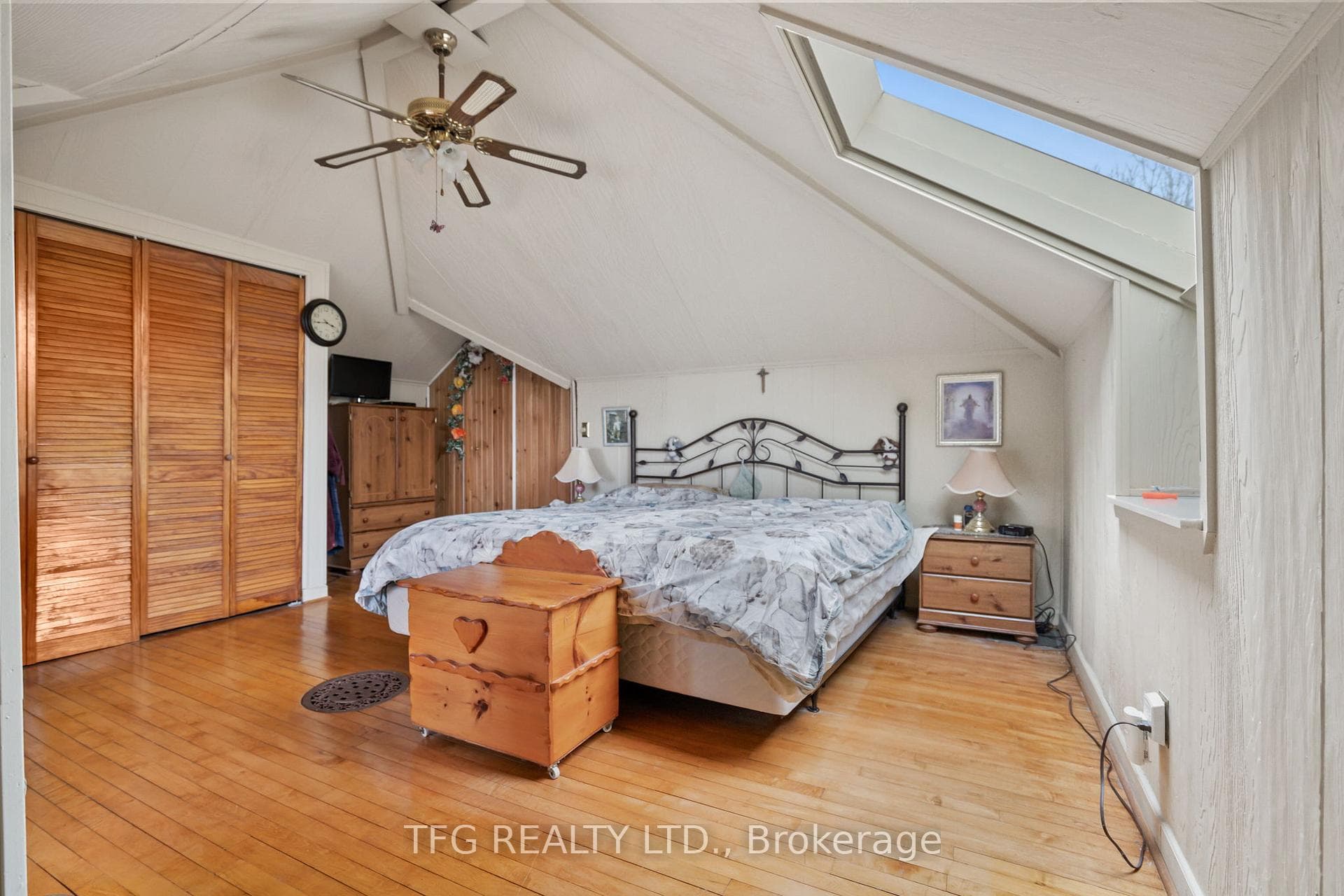 445 Athol Street photo 19