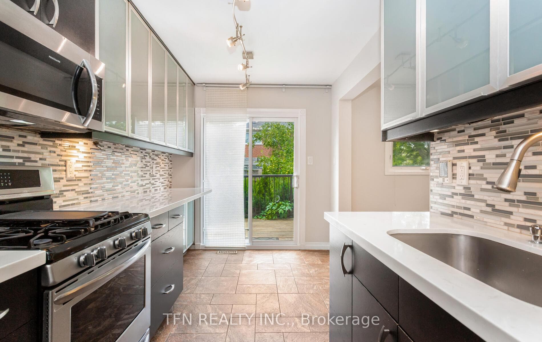 1308 Valerie Crescent photo 10