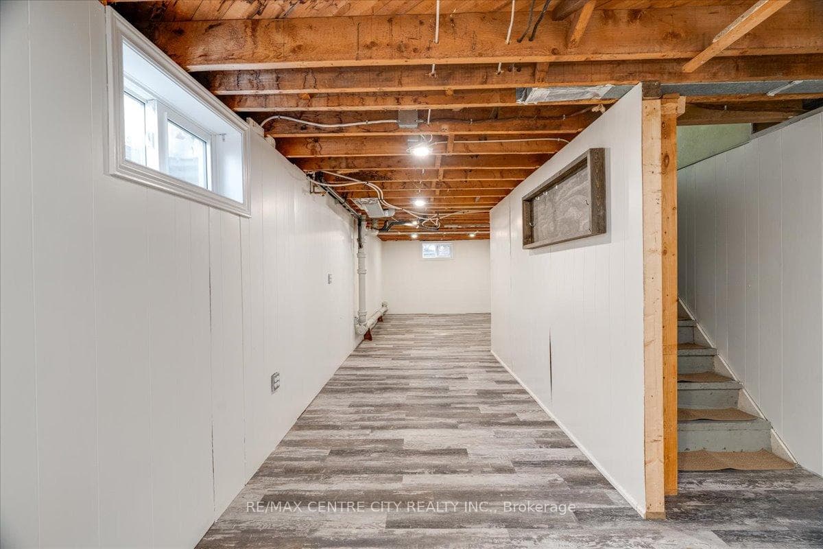 549 Victoria Street photo 18