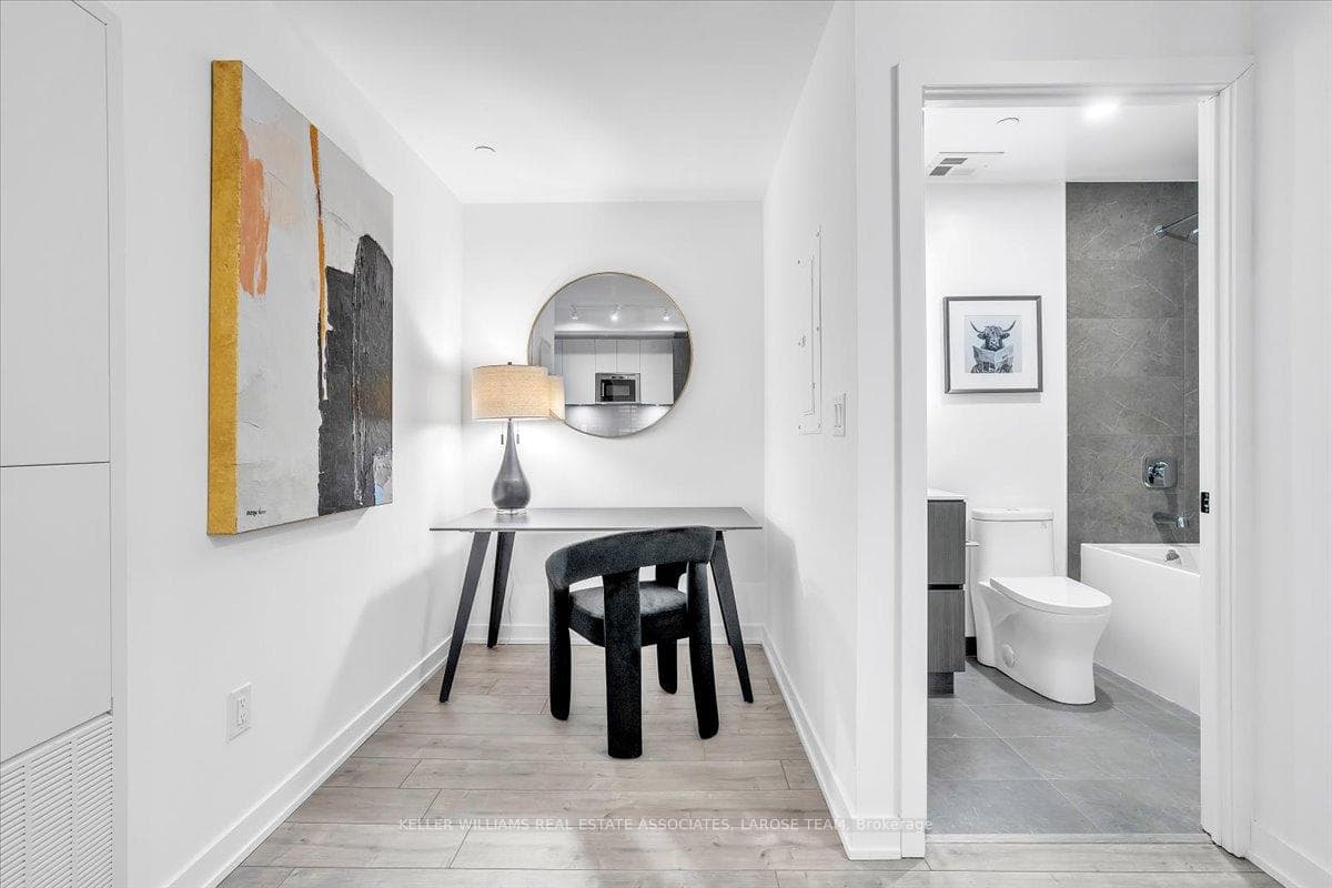 215 Lakeshore Road Unit 205 photo 10
