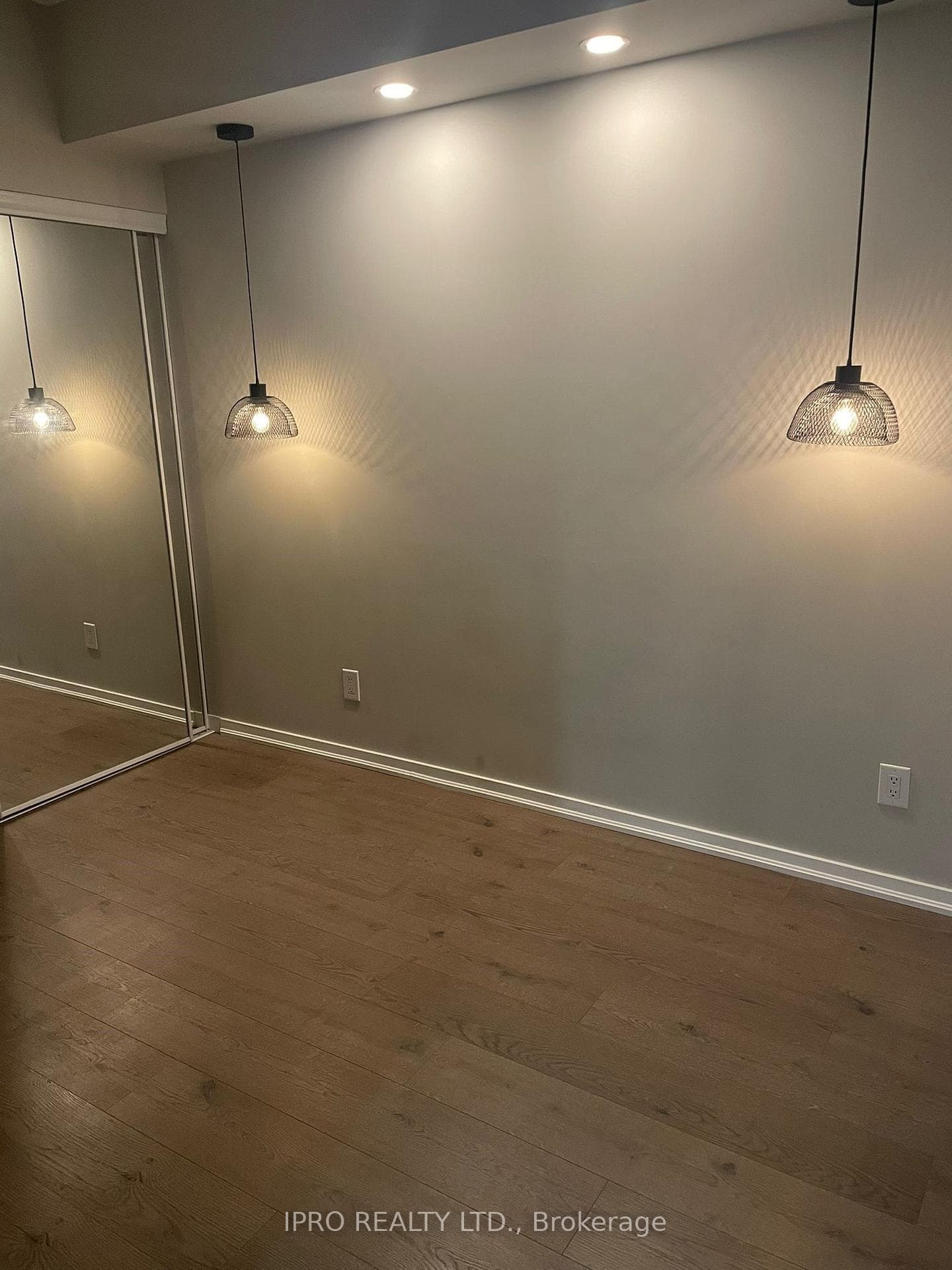 105 The Queensway N/A Unit 409 photo 12