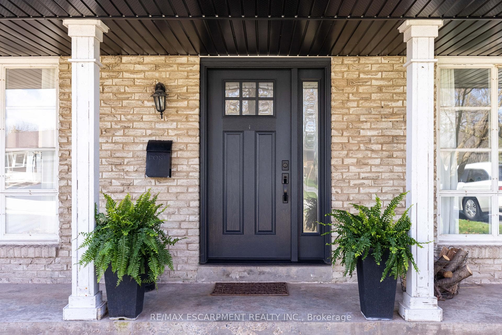 1188 Queens Avenue photo 3