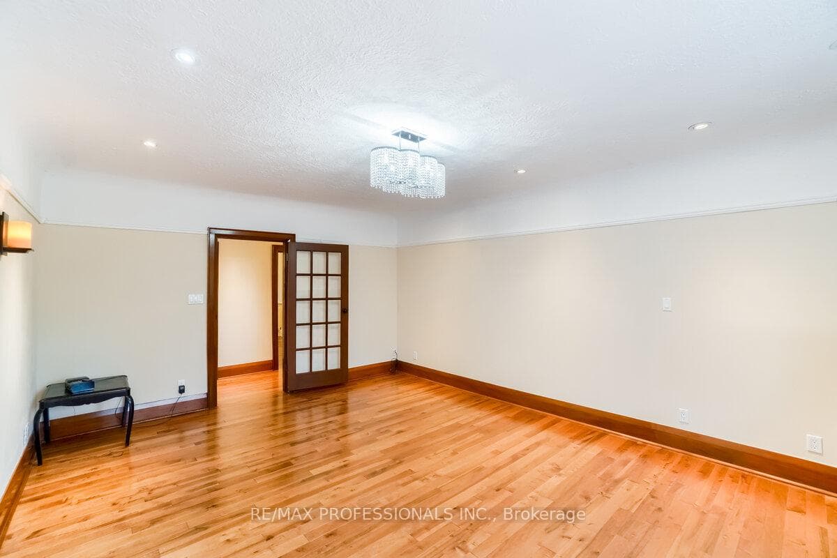 323 Walmer Road Unit 1 photo 14