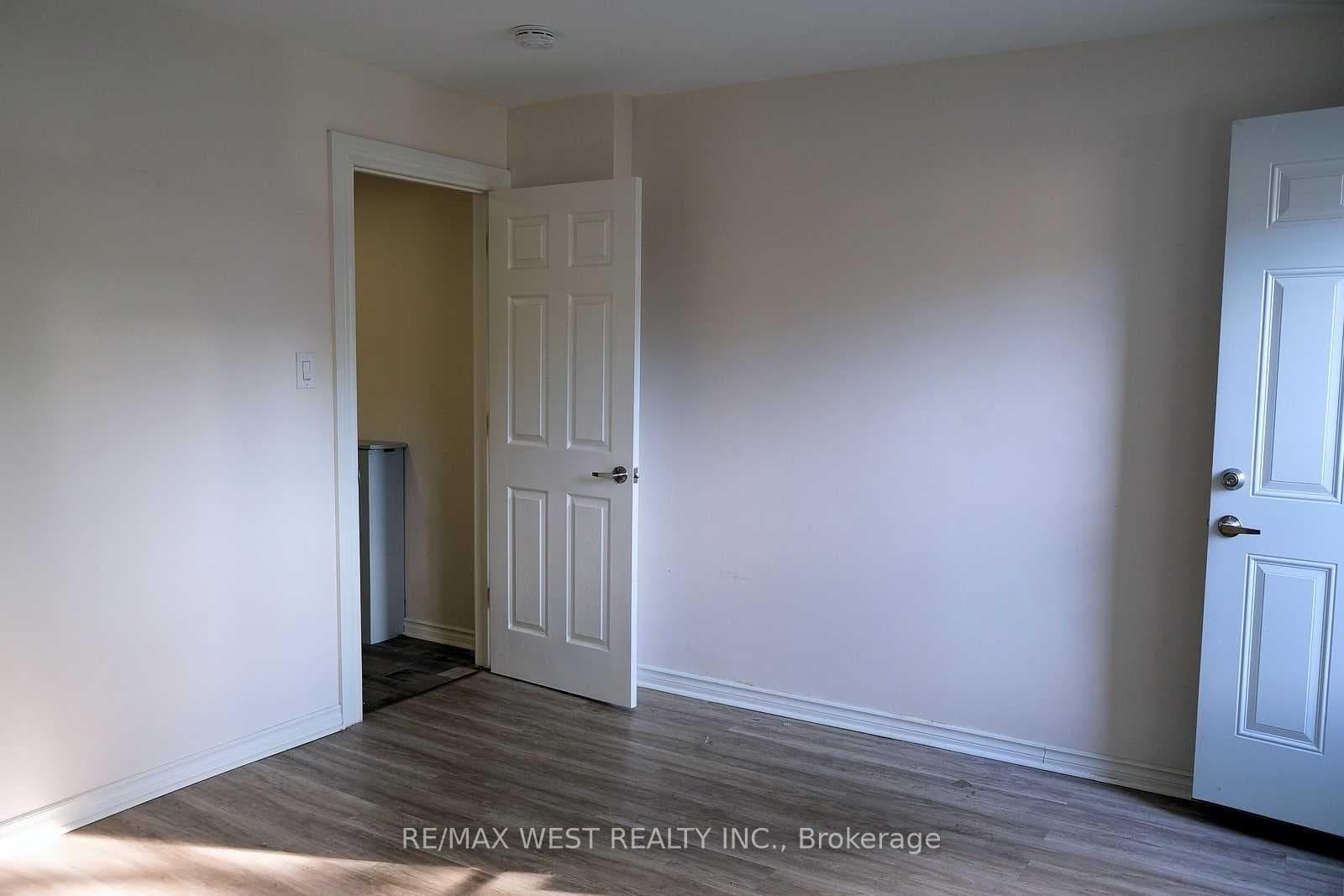 4992B Dundas Street Unit 2nd Flr photo 7