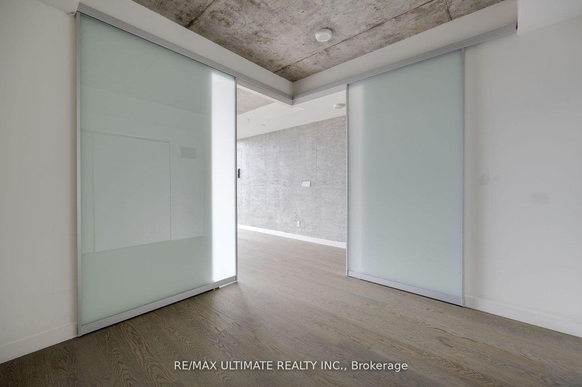 111 Bathurst Street Unit 1209 photo 9