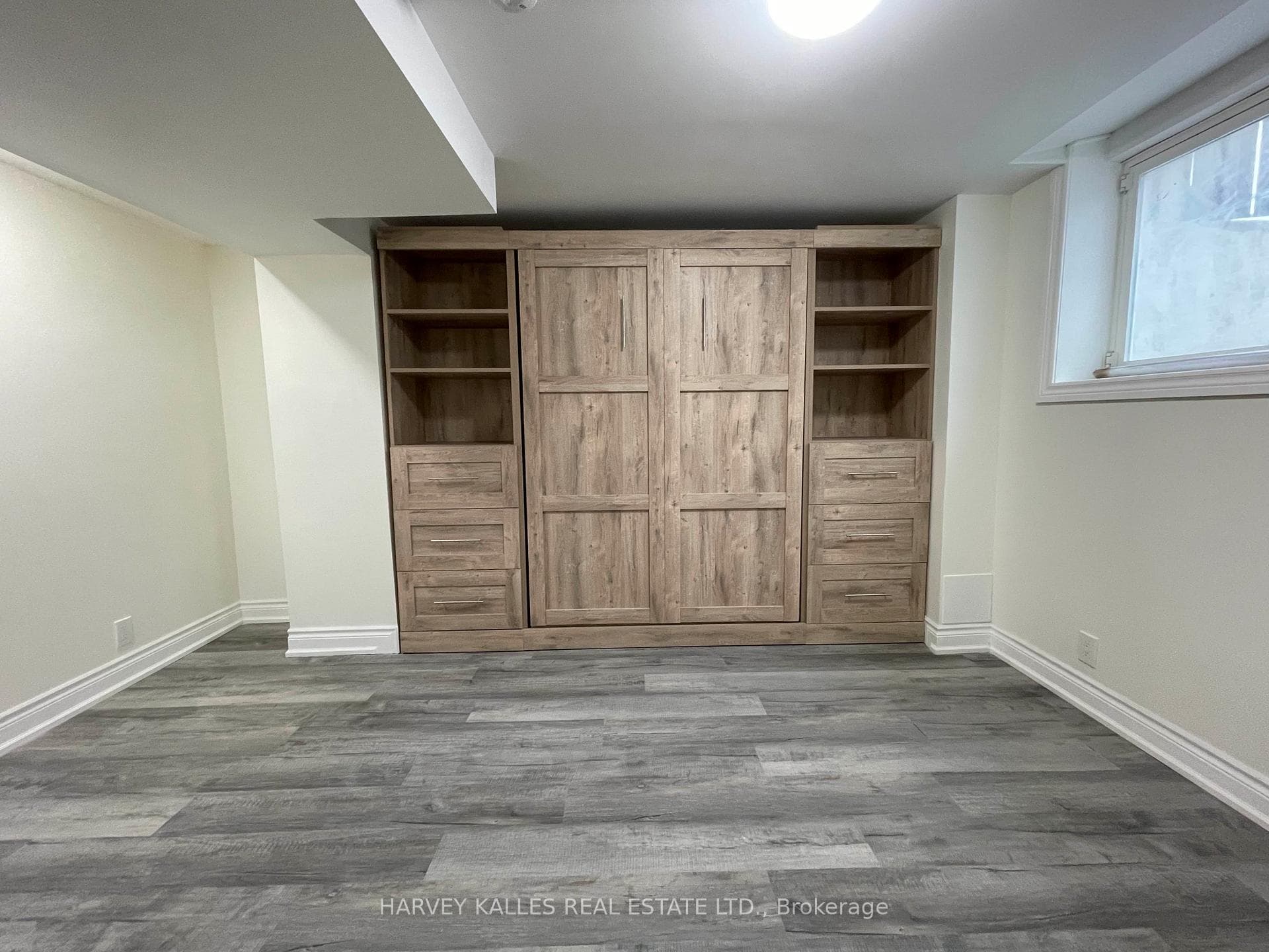 14 Stable Gate Unit Basement photo 8