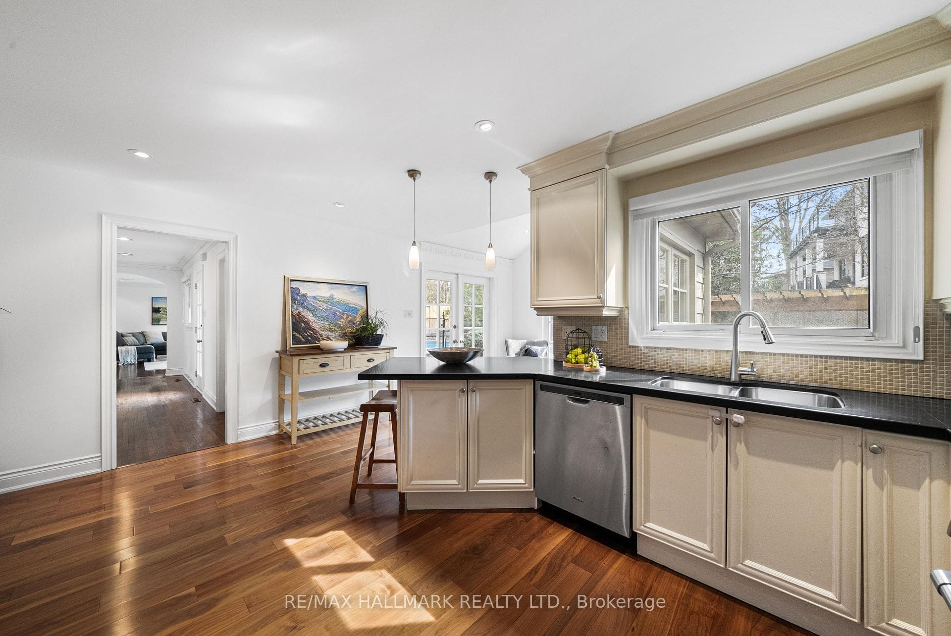 55 Riverside Boulevard photo 7