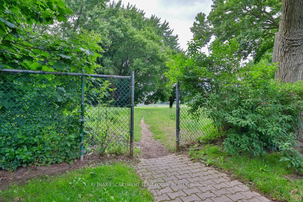 475 WOODVIEW Road Unit 2 photo 36