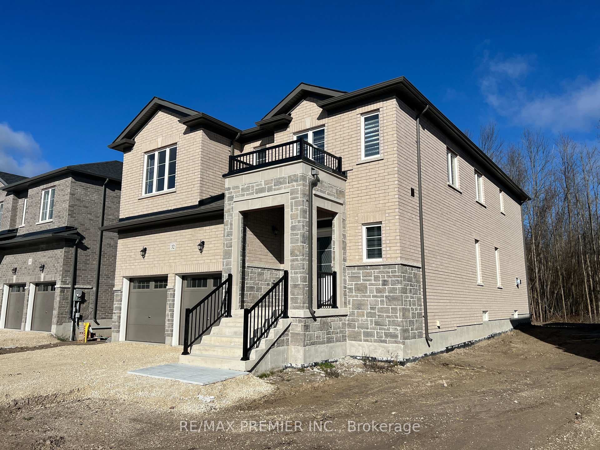32 Amber Drive photo 2