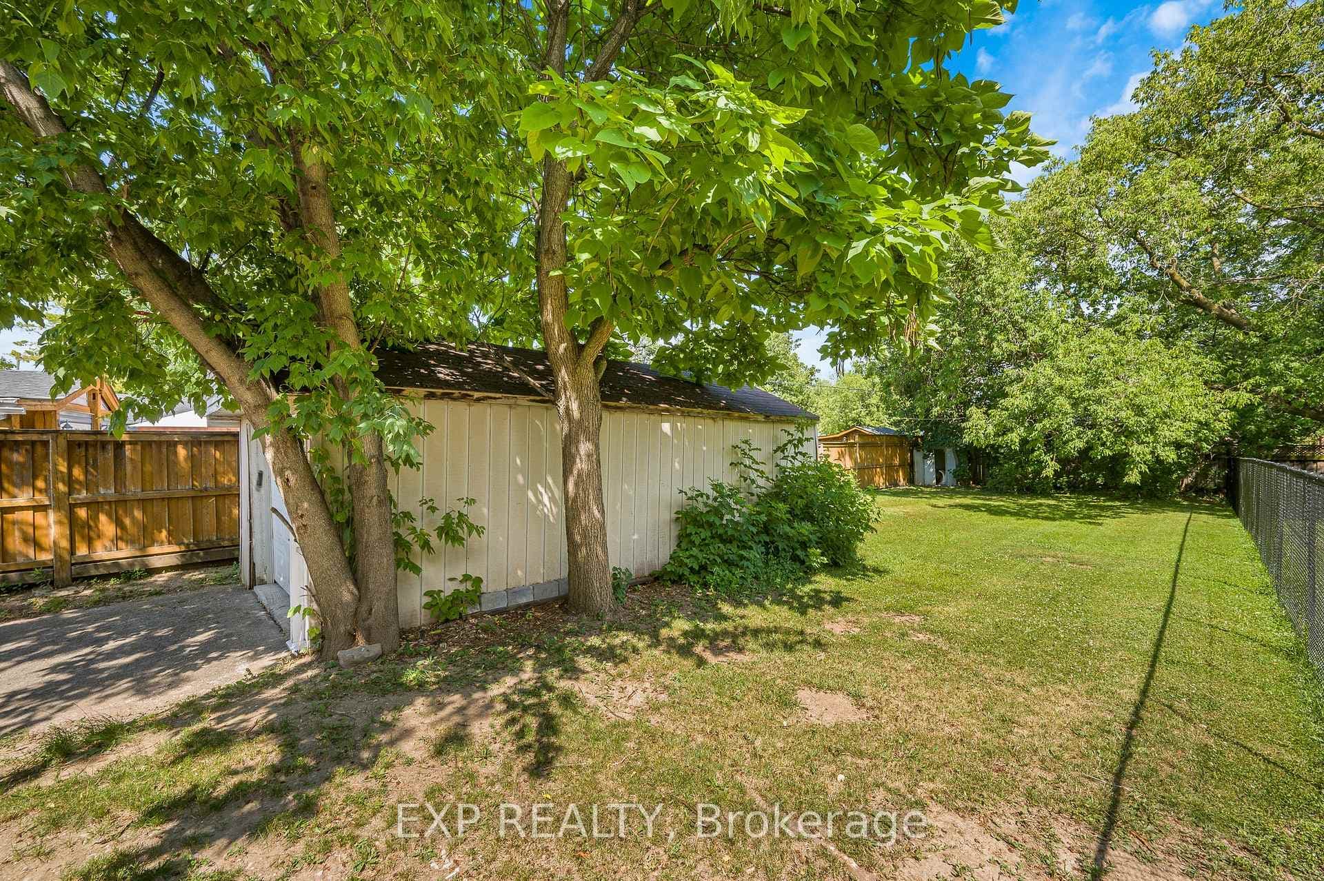 132 Heslop Road photo 39