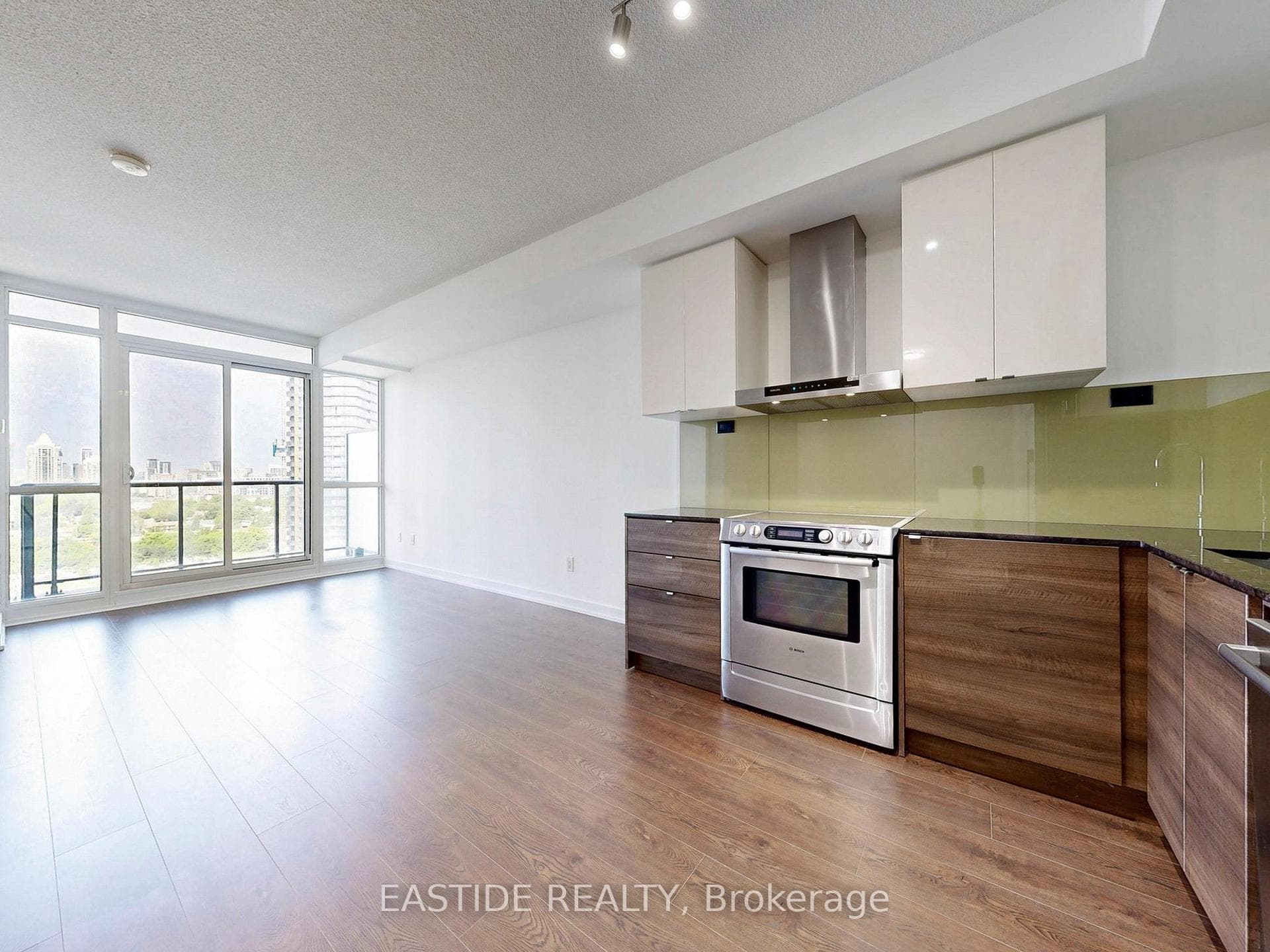 121 Mcmahon Drive Unit 2516 photo 13