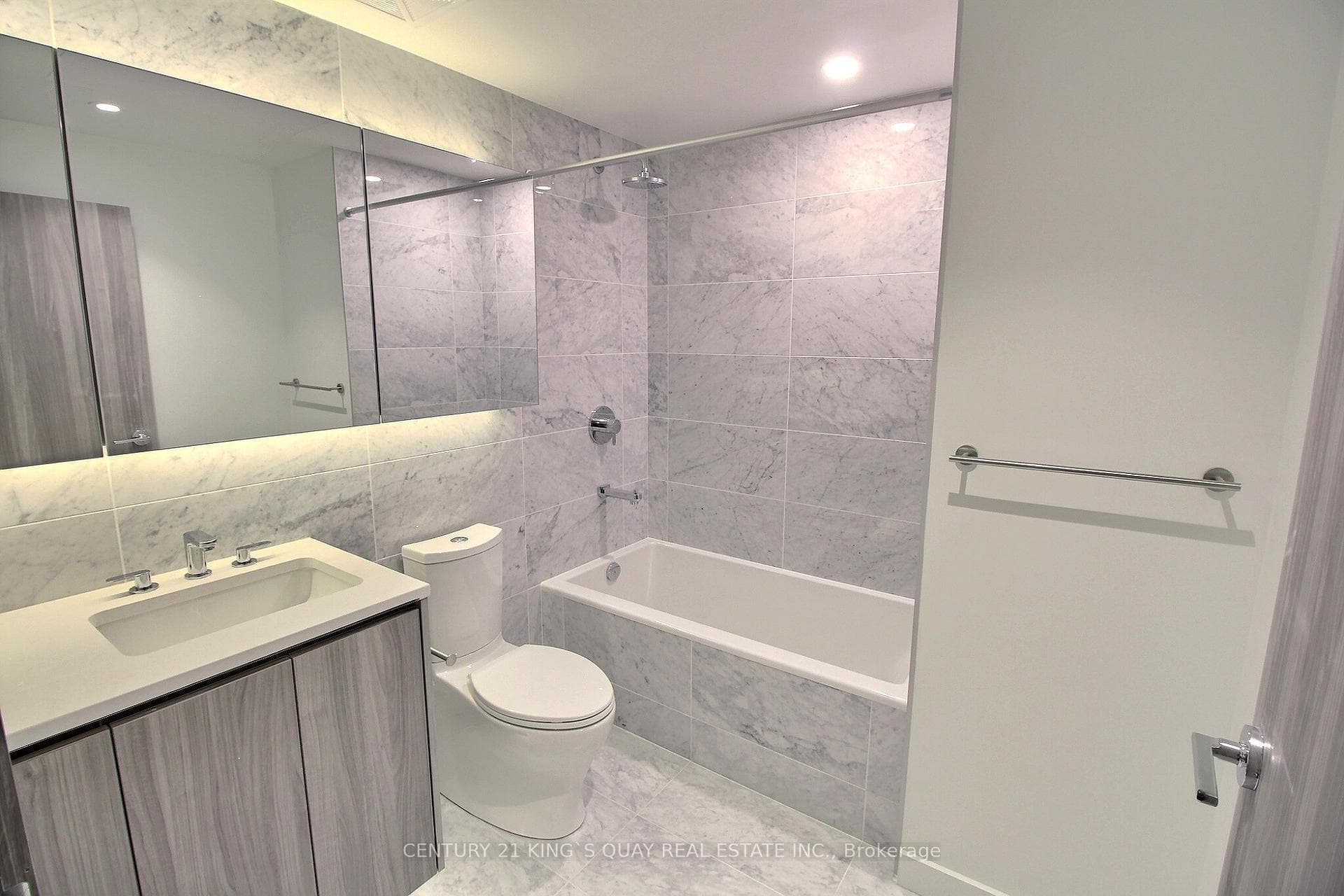 85 Mcmahon Drive Unit 211 photo 5