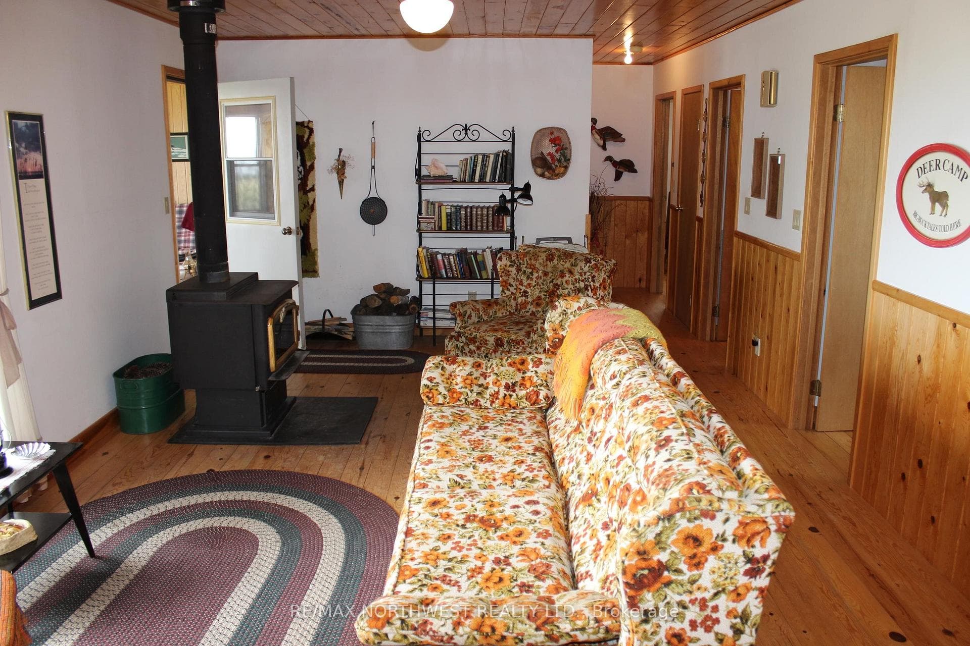 93 STINTZI DR E photo 24