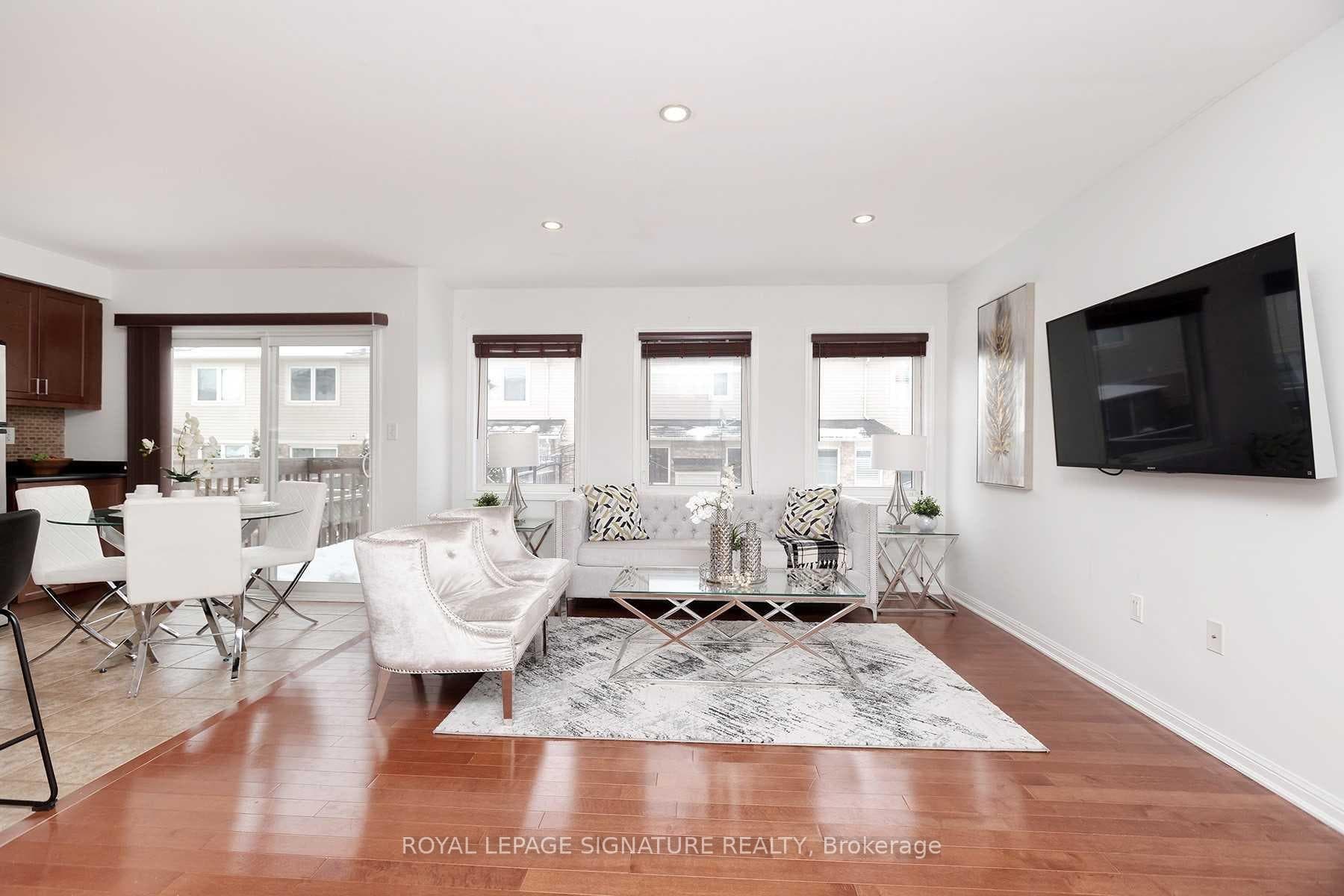 77 Manhattan Circle photo 3