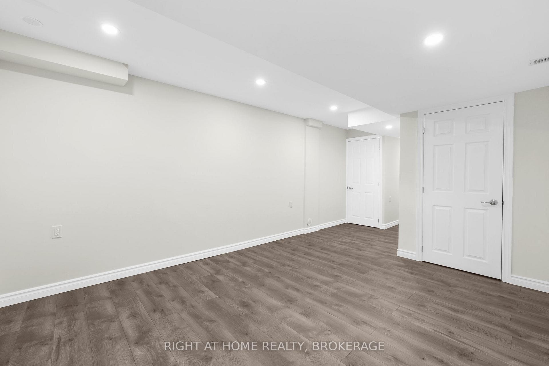 377 Glancaster Road Unit 3 photo 32